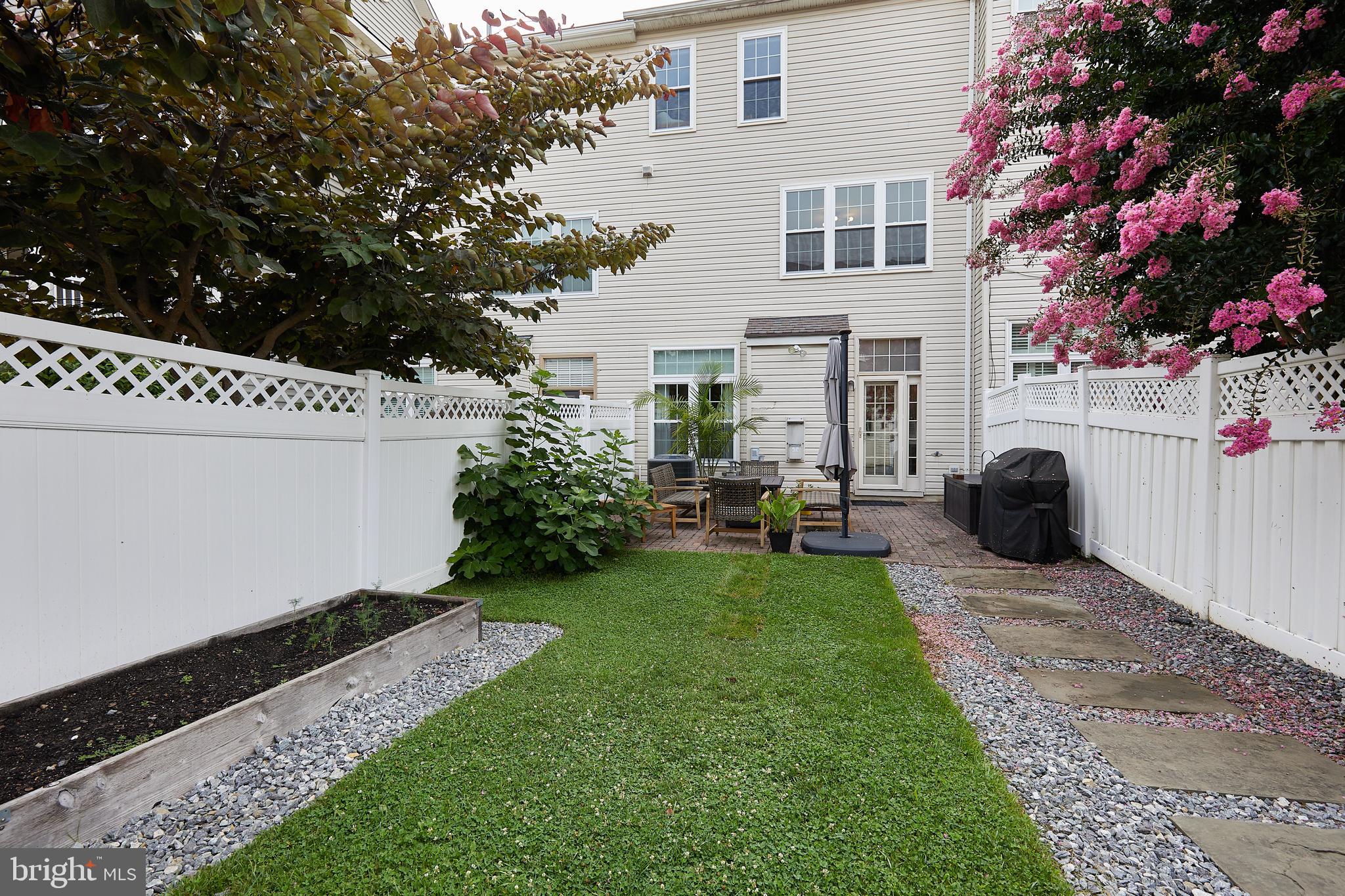 LAKELANDS - Residential