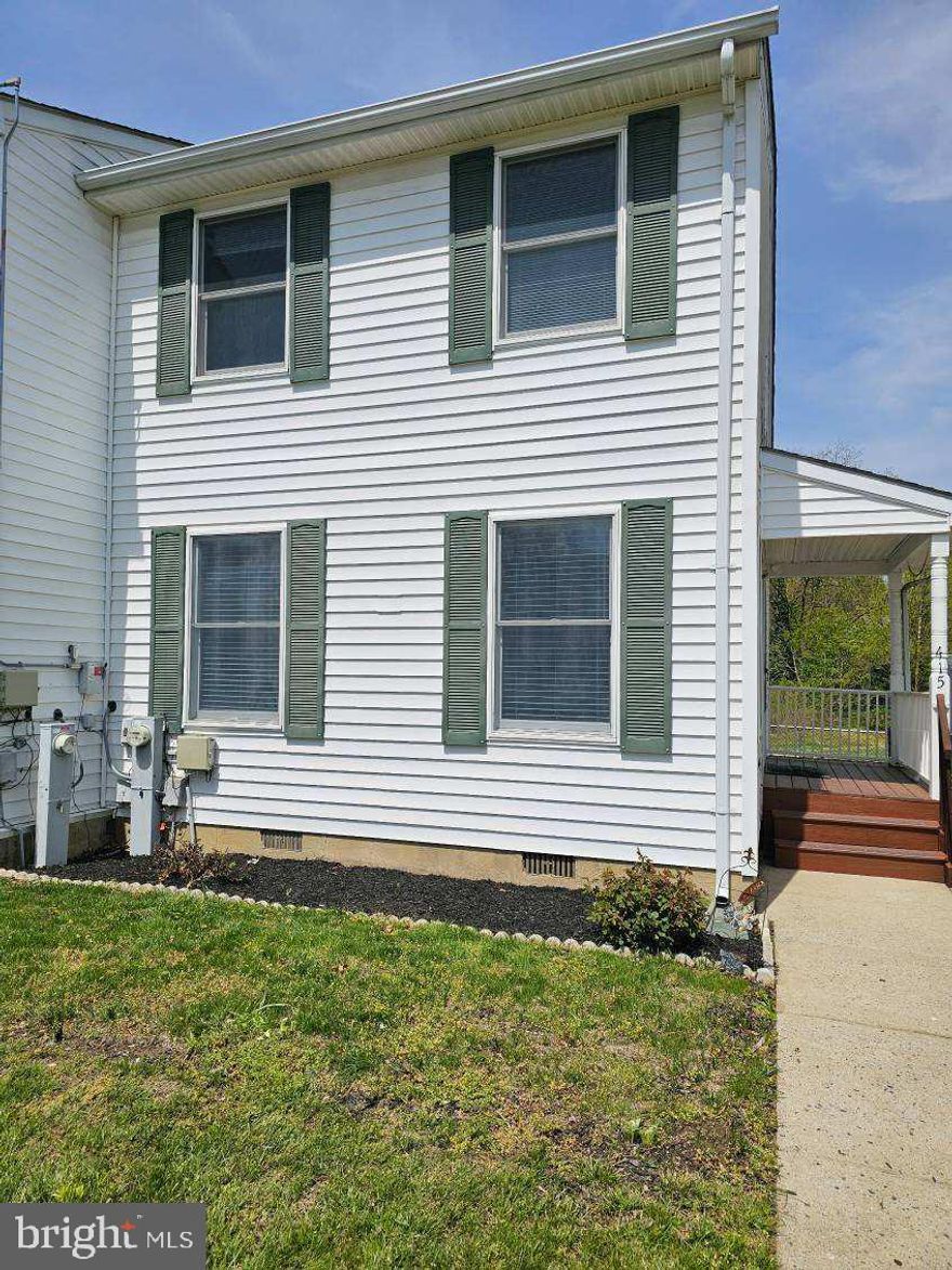 ***VERY NICE, WELL-MAINTANED TOWNHOME IN MOVE-IN CONDITION*** SPOTLESS INTERIOR WITH ROOMY FLOOR PLAN, THREE BEDROOMS ON UPPER LEVEL WITH LARGE MAIN BEDROOM.  GRANITE COUNTER TOP AND STAINLESS STEEL APPLIANCES IN KITCHEN.  FENCED REAR YARD WITH PLANTING AREAS FOR GARDEN OR SHRUBBERY.  PARKING LOT BEHIND ROW OF HOMES TO RIGHT AND WITH PATH TO THE REAR OF THE HOME.  LARGE CRAWL SPACE PERFECT FOR QADDITIONAL STORAGE.  SMALL STORAGE SHED AT REAR OF HOME.