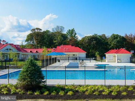 CREEKSIDE VILLAGE - Residential