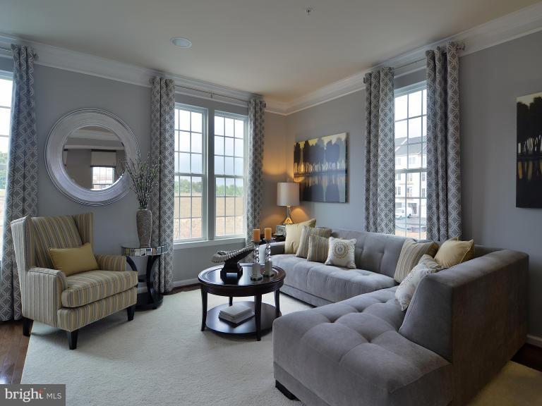 CREEKSIDE VILLAGE - Residential