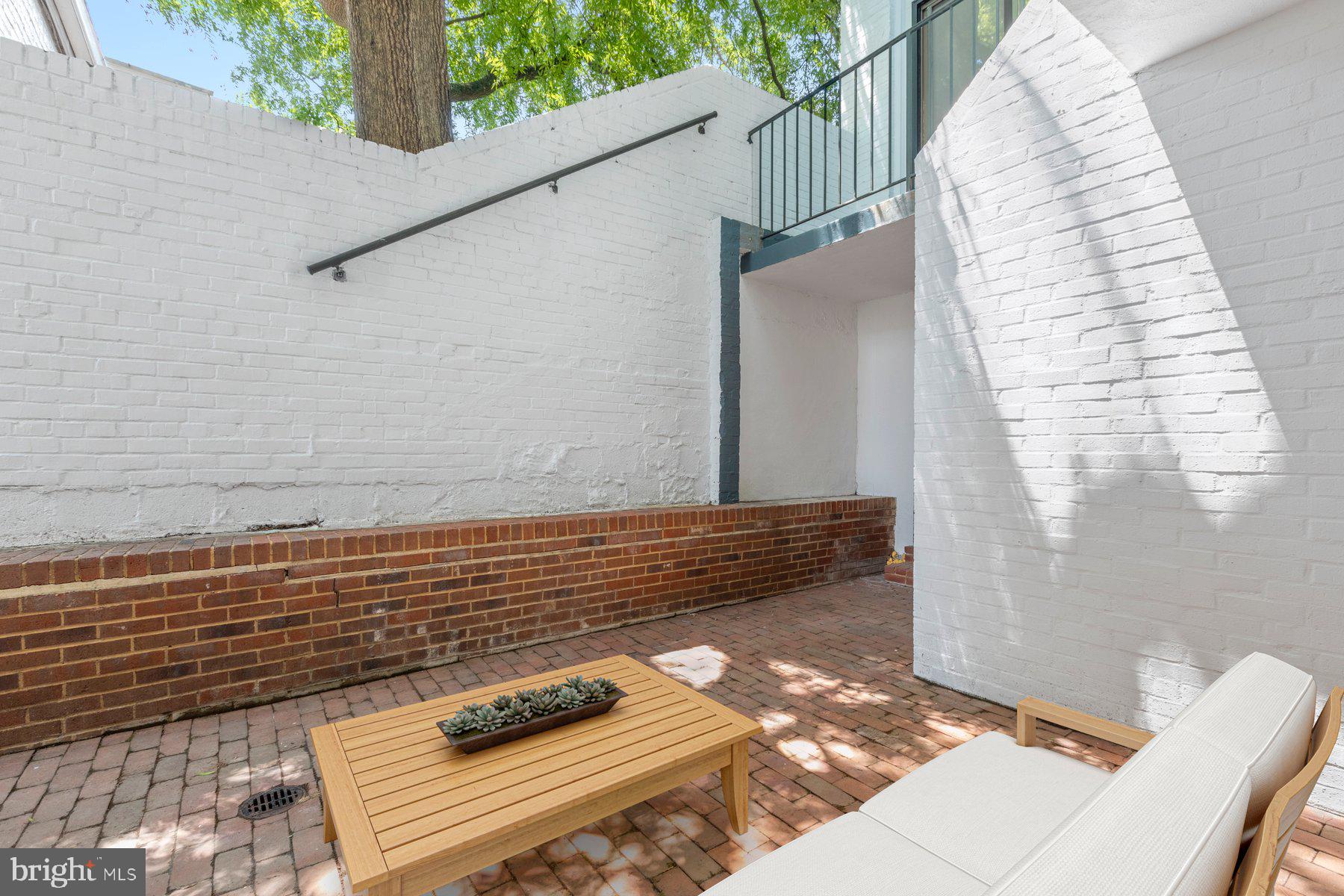 OLD TOWN ALEXANDRIA - Residential Lease