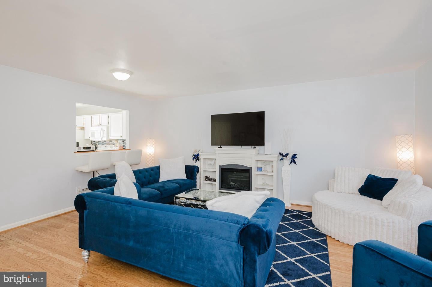 304 SUNRAY COURT