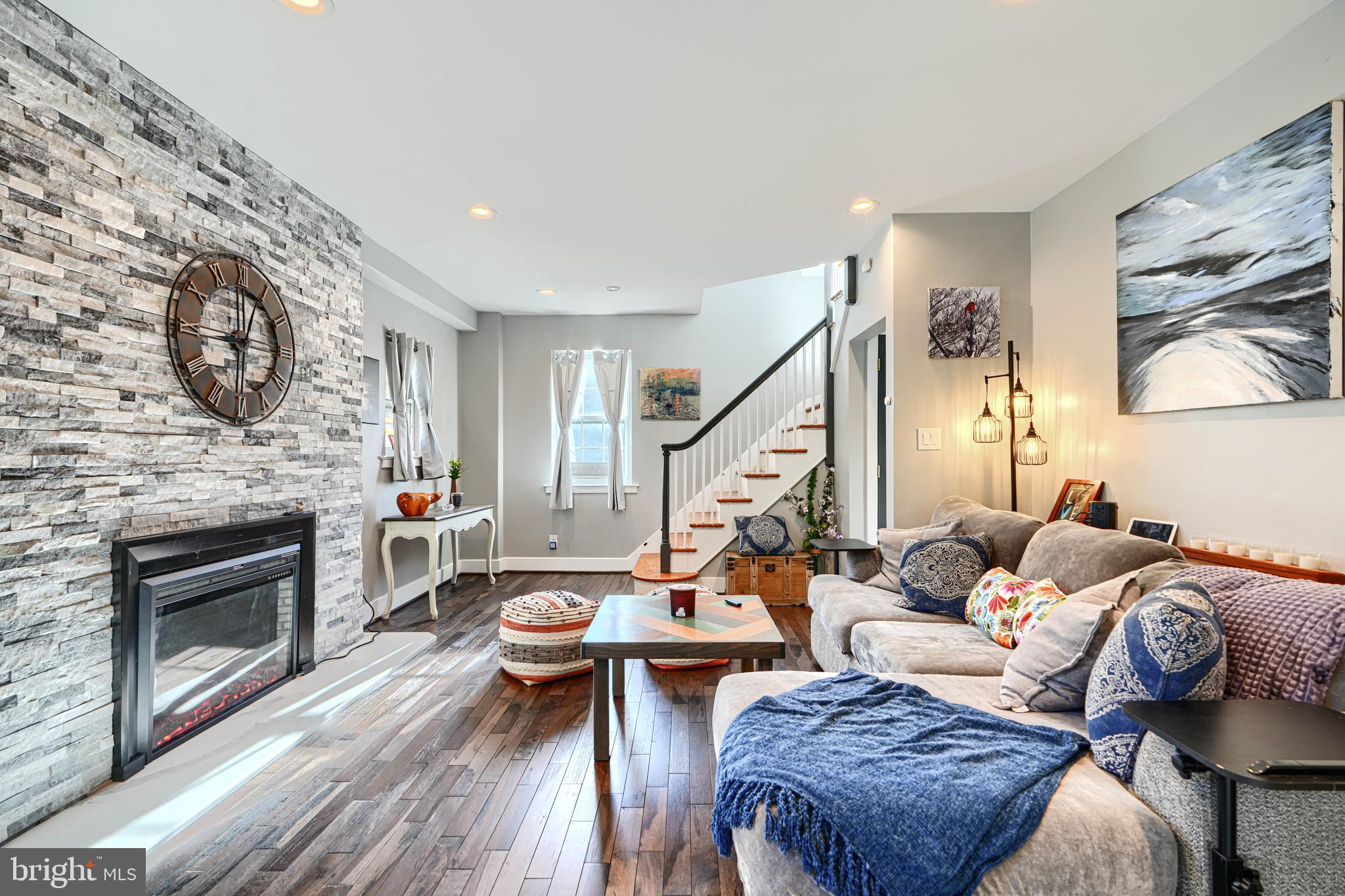 TEN HILLS - Residential