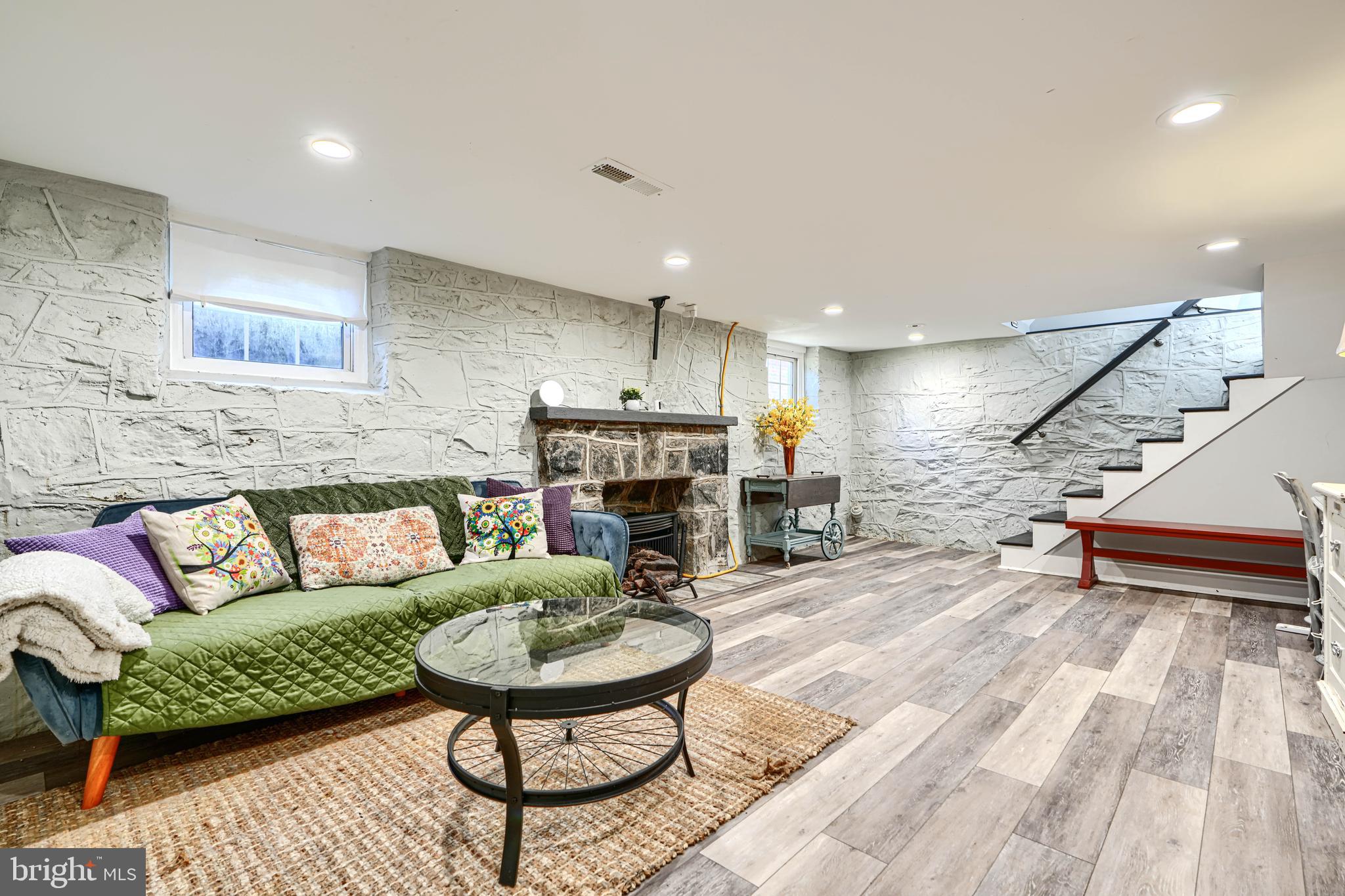 TEN HILLS - Residential