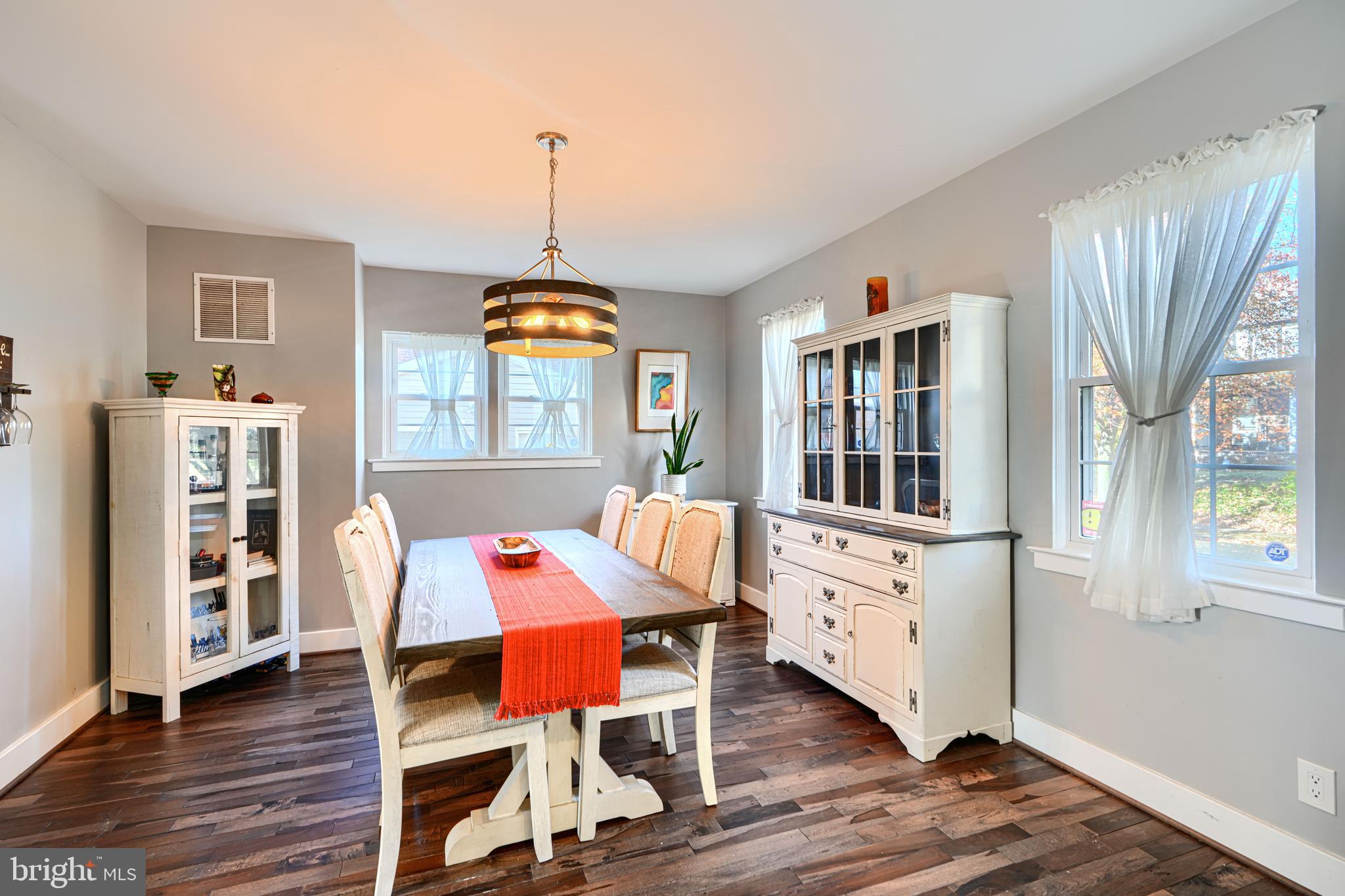 TEN HILLS - Residential