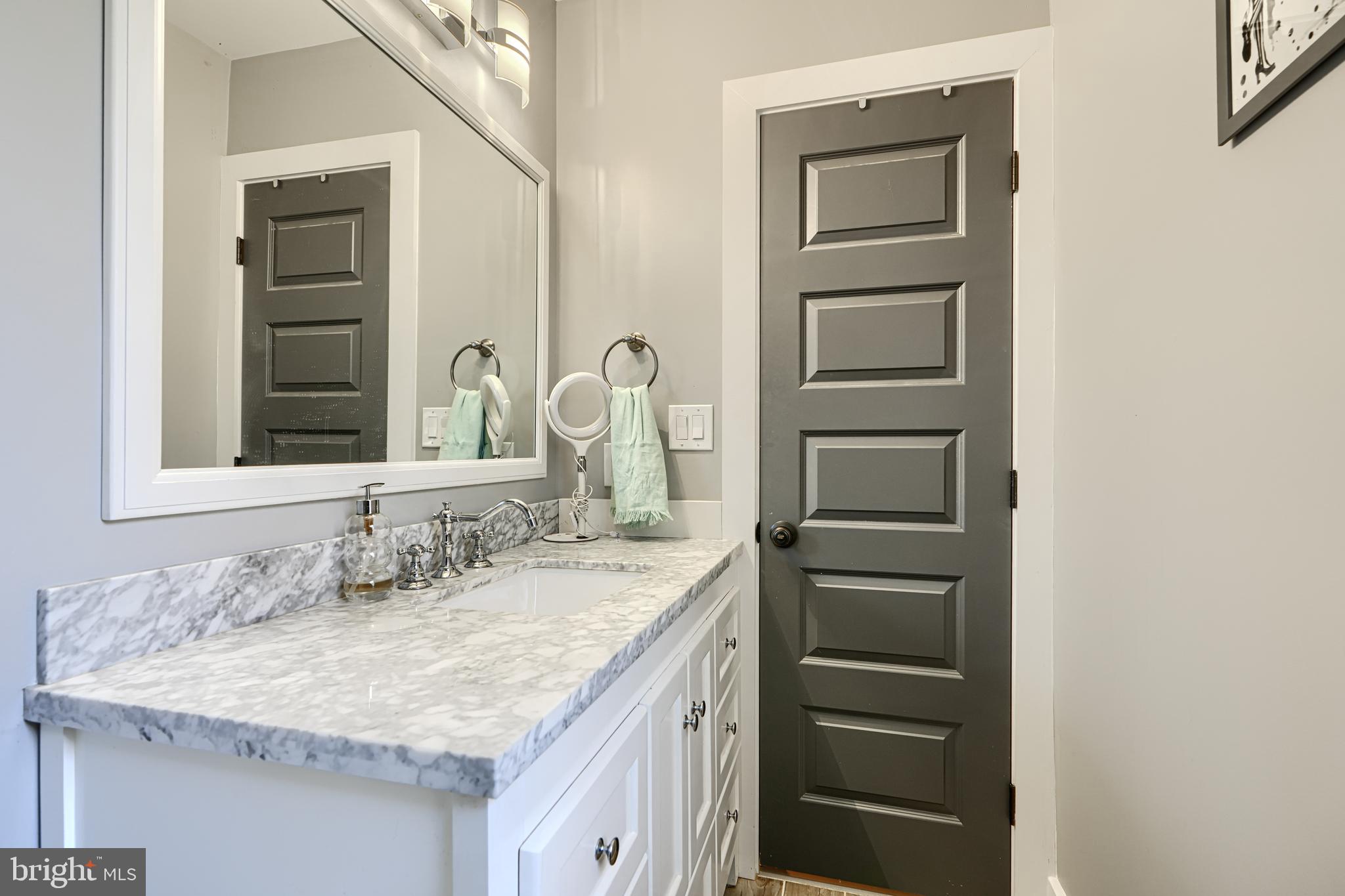 TEN HILLS - Residential