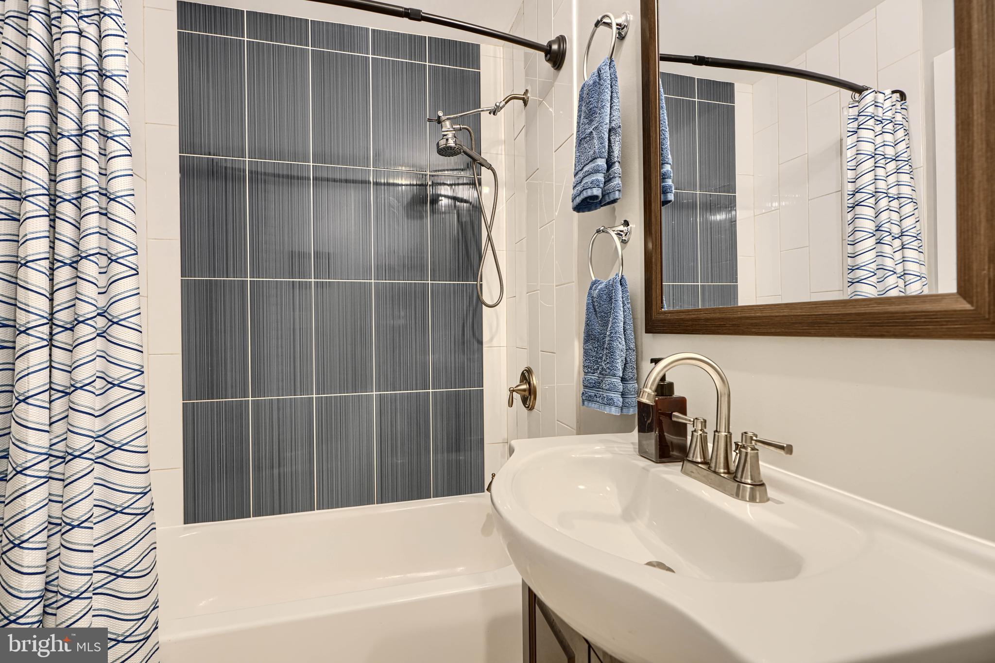 TEN HILLS - Residential