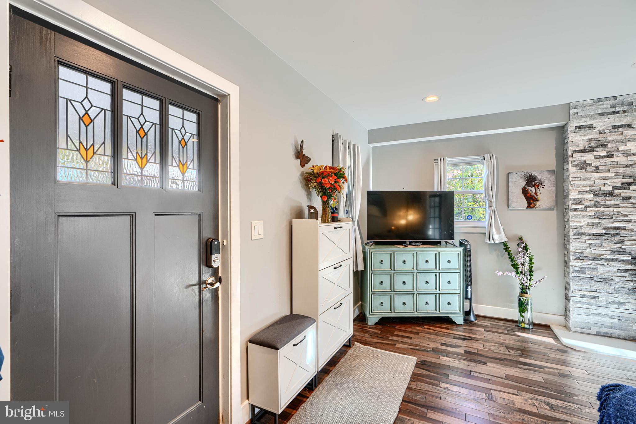 TEN HILLS - Residential