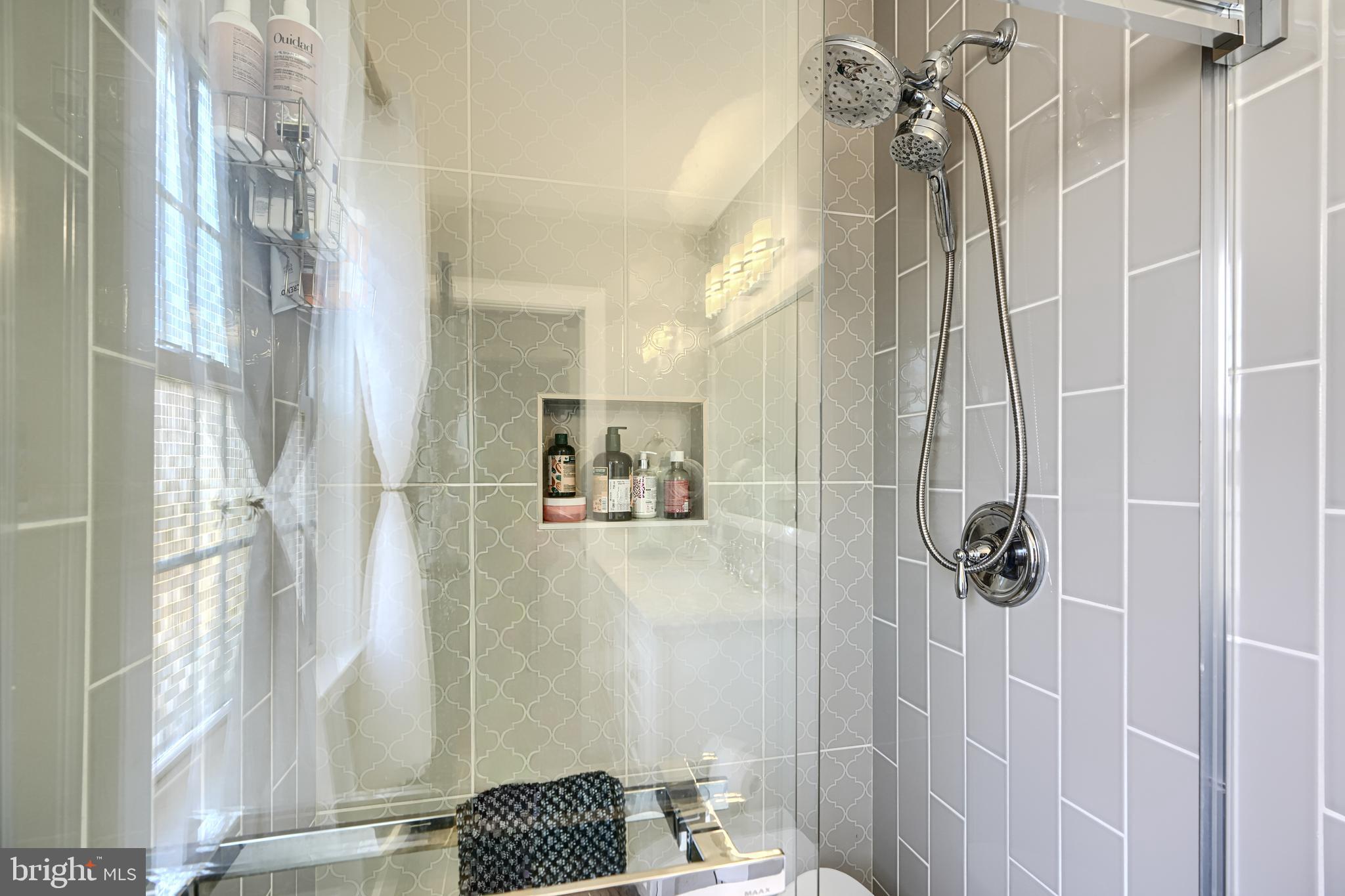 TEN HILLS - Residential