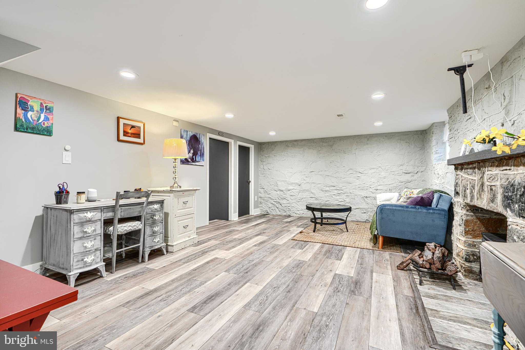 TEN HILLS - Residential