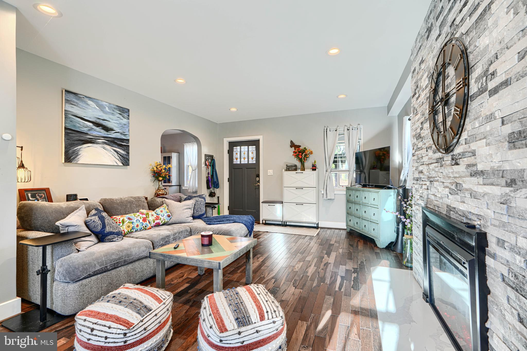 TEN HILLS - Residential