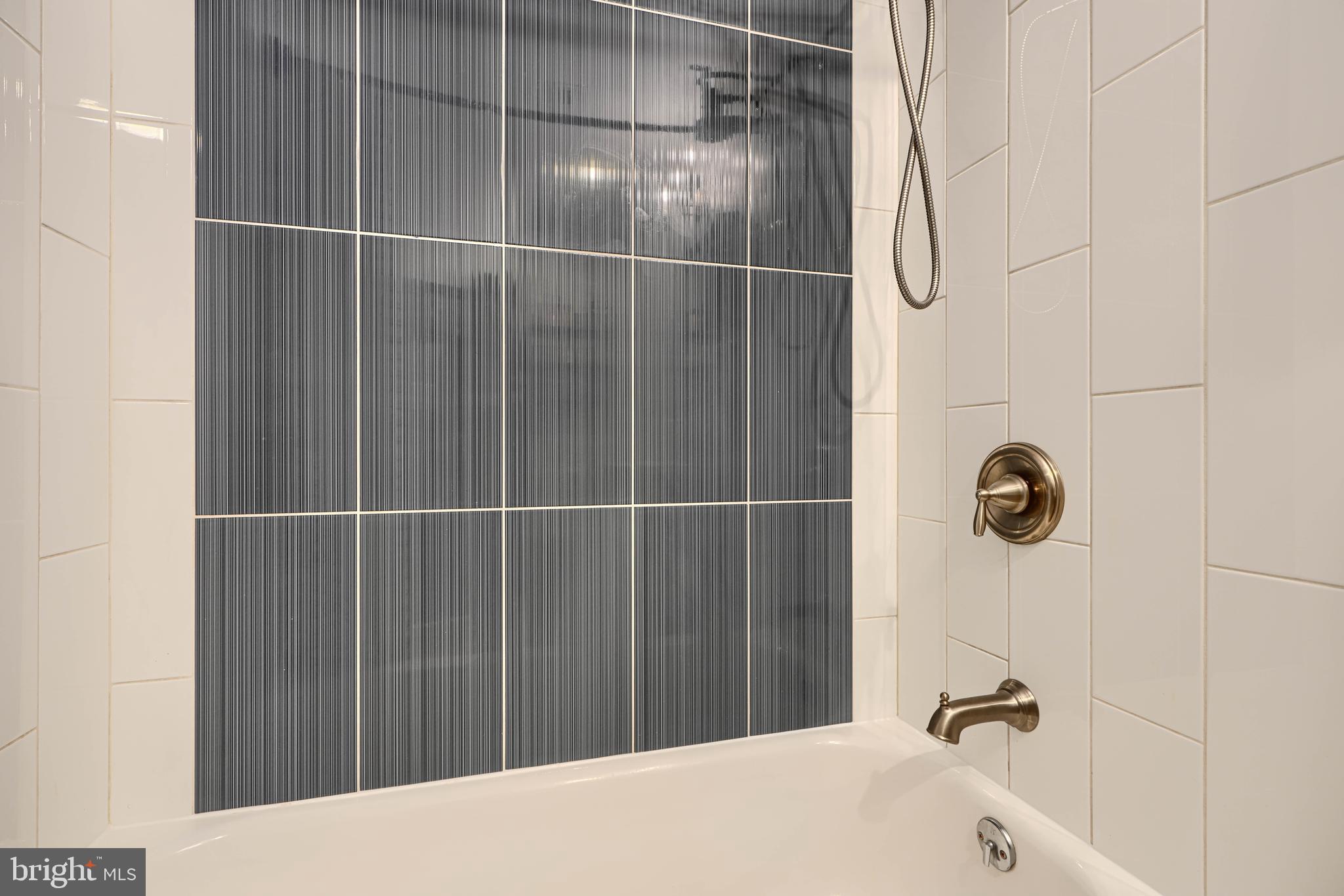 TEN HILLS - Residential