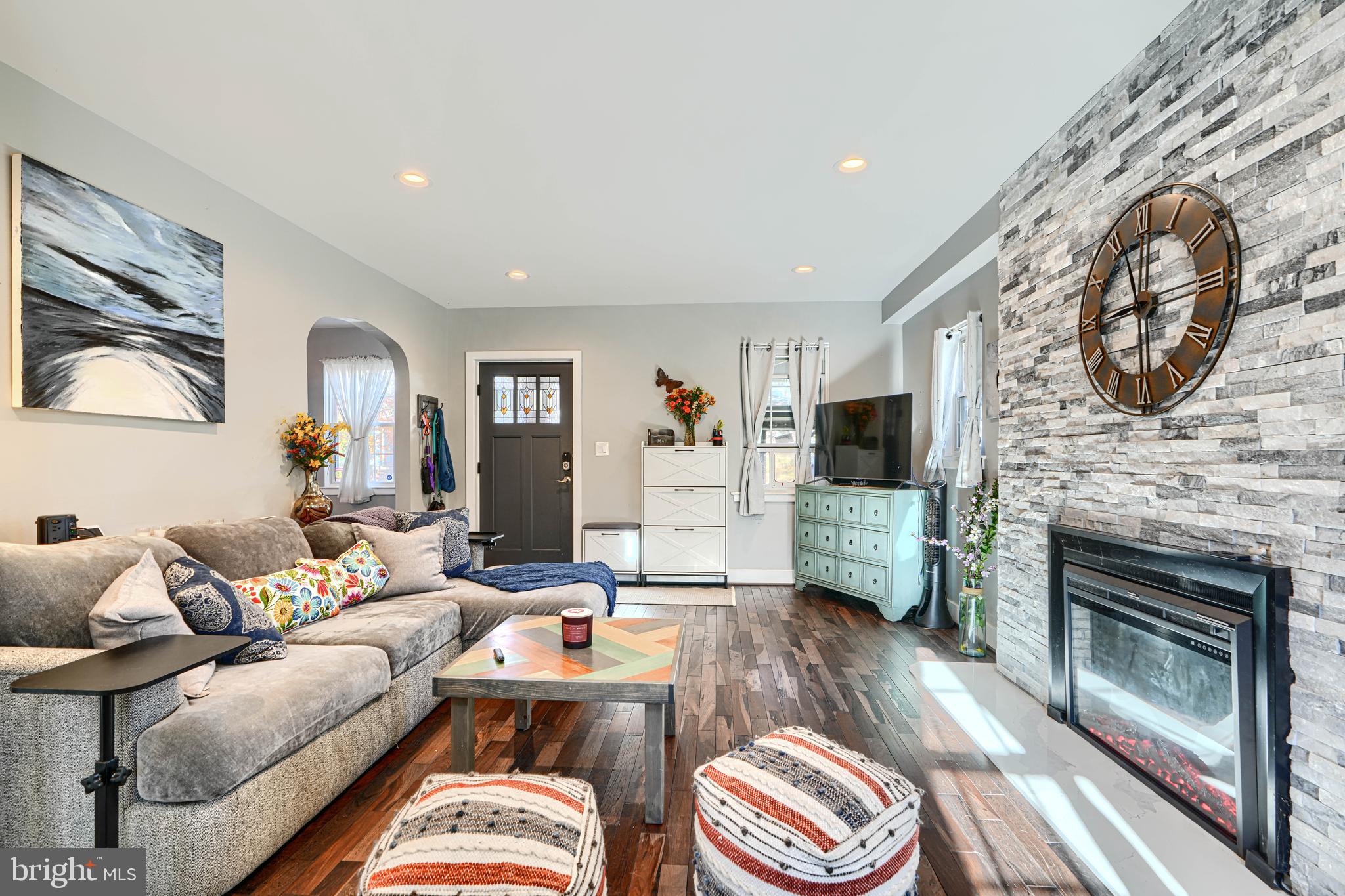 TEN HILLS - Residential