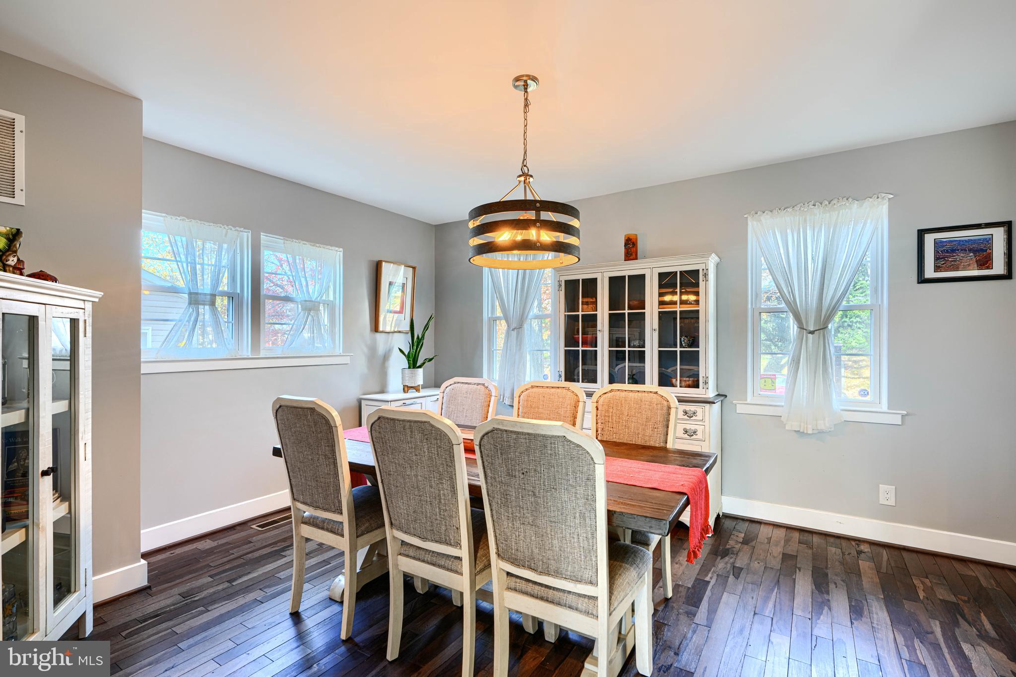 TEN HILLS - Residential