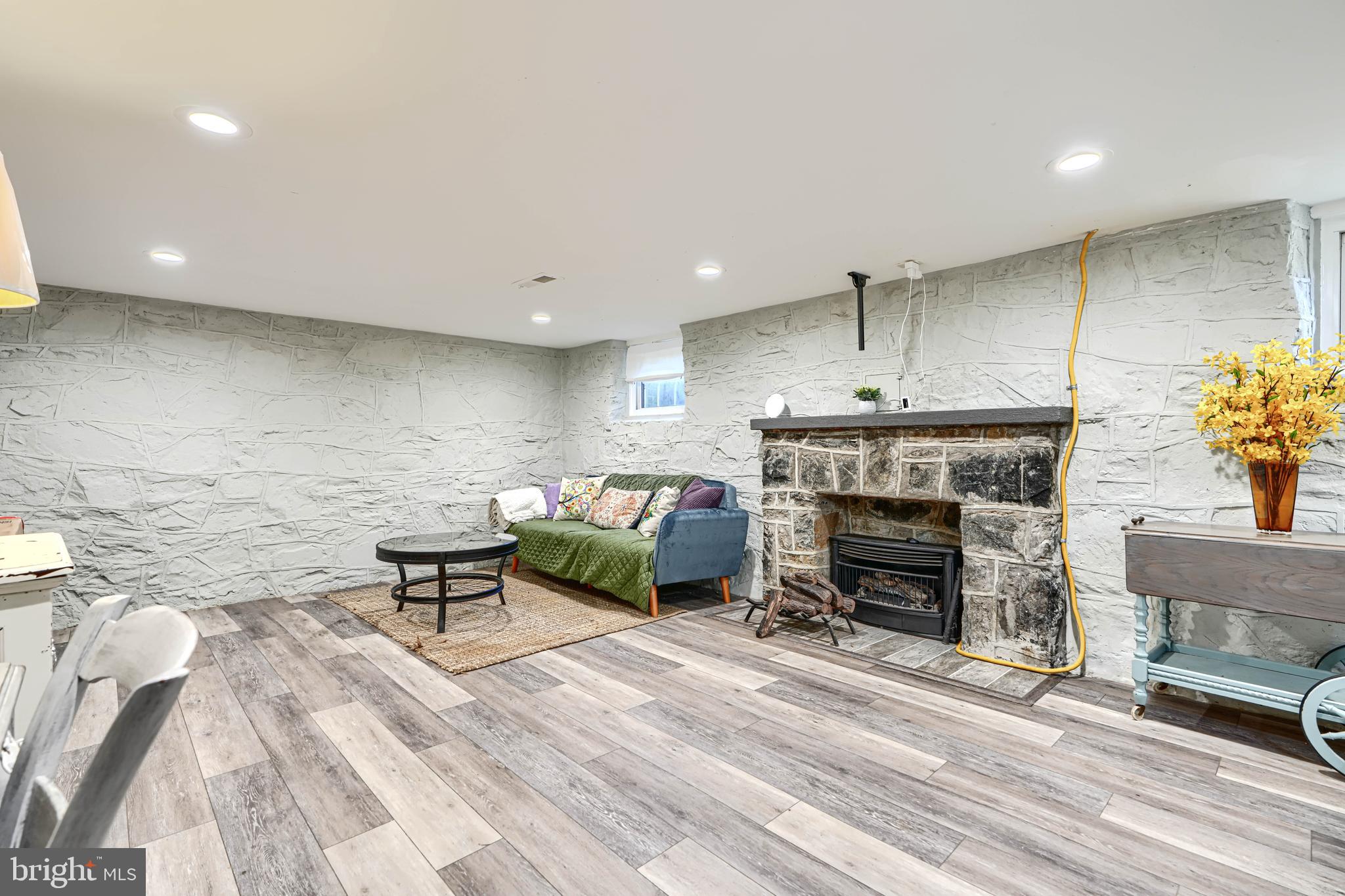 TEN HILLS - Residential