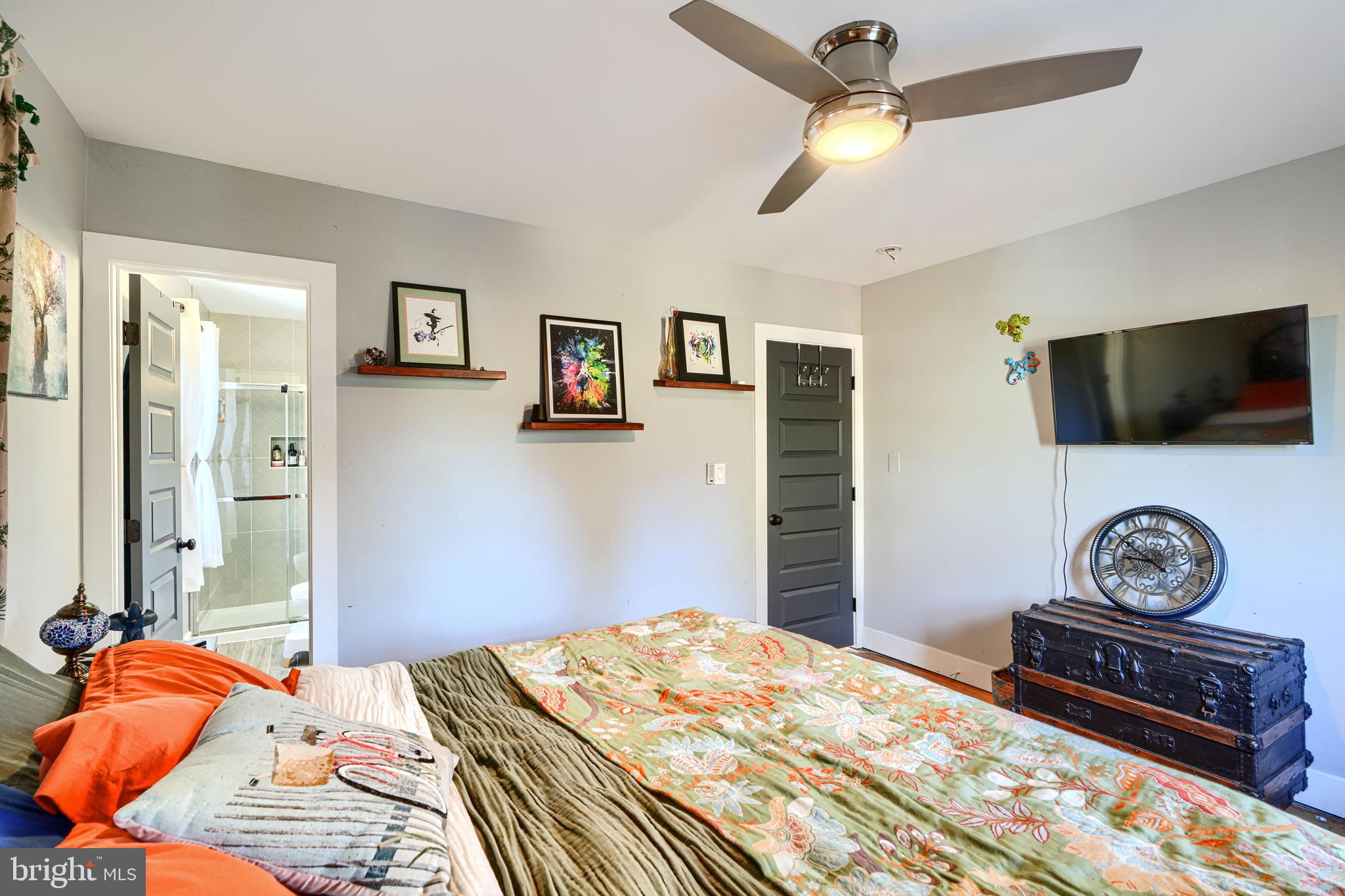 TEN HILLS - Residential