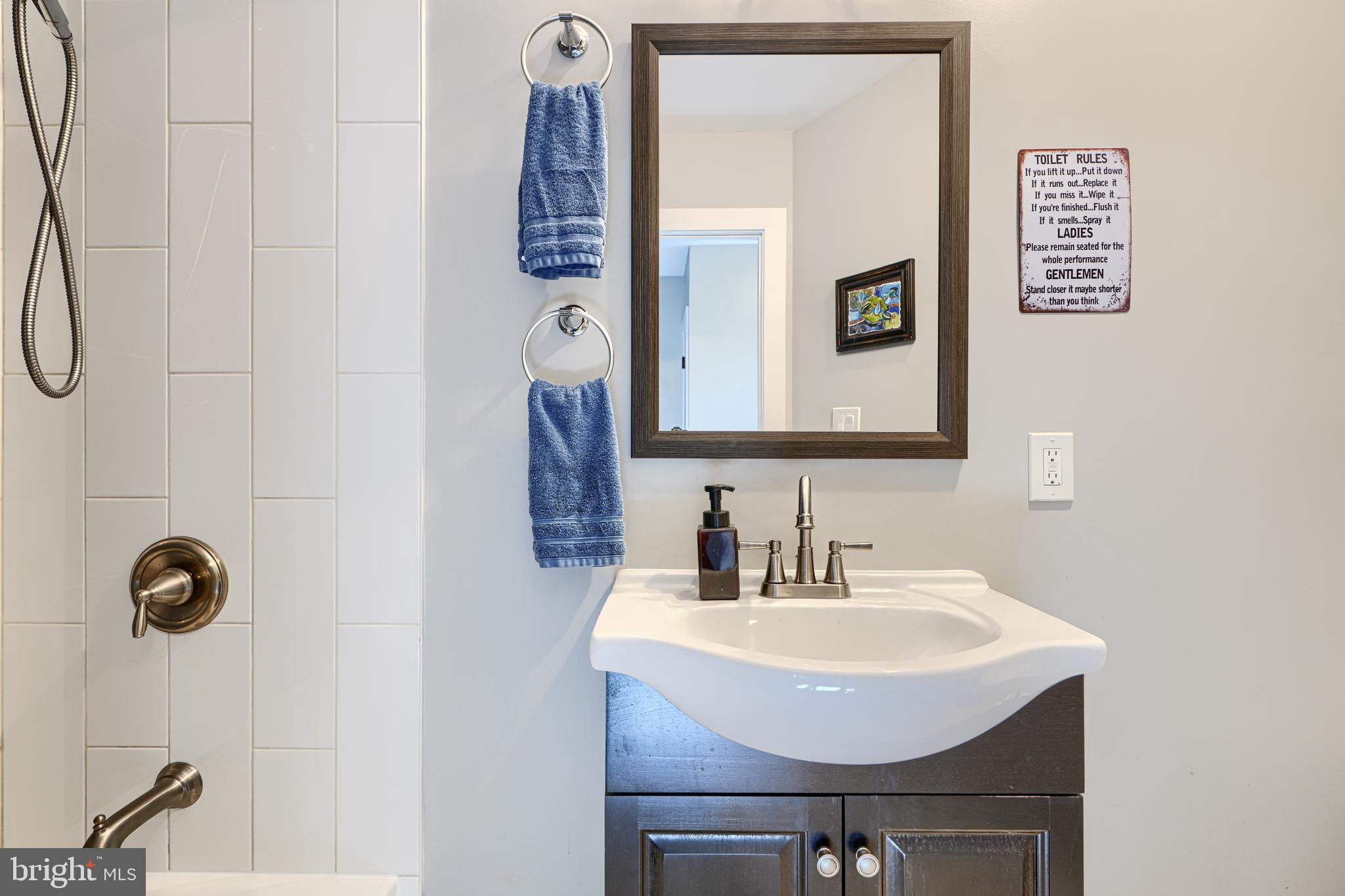 TEN HILLS - Residential