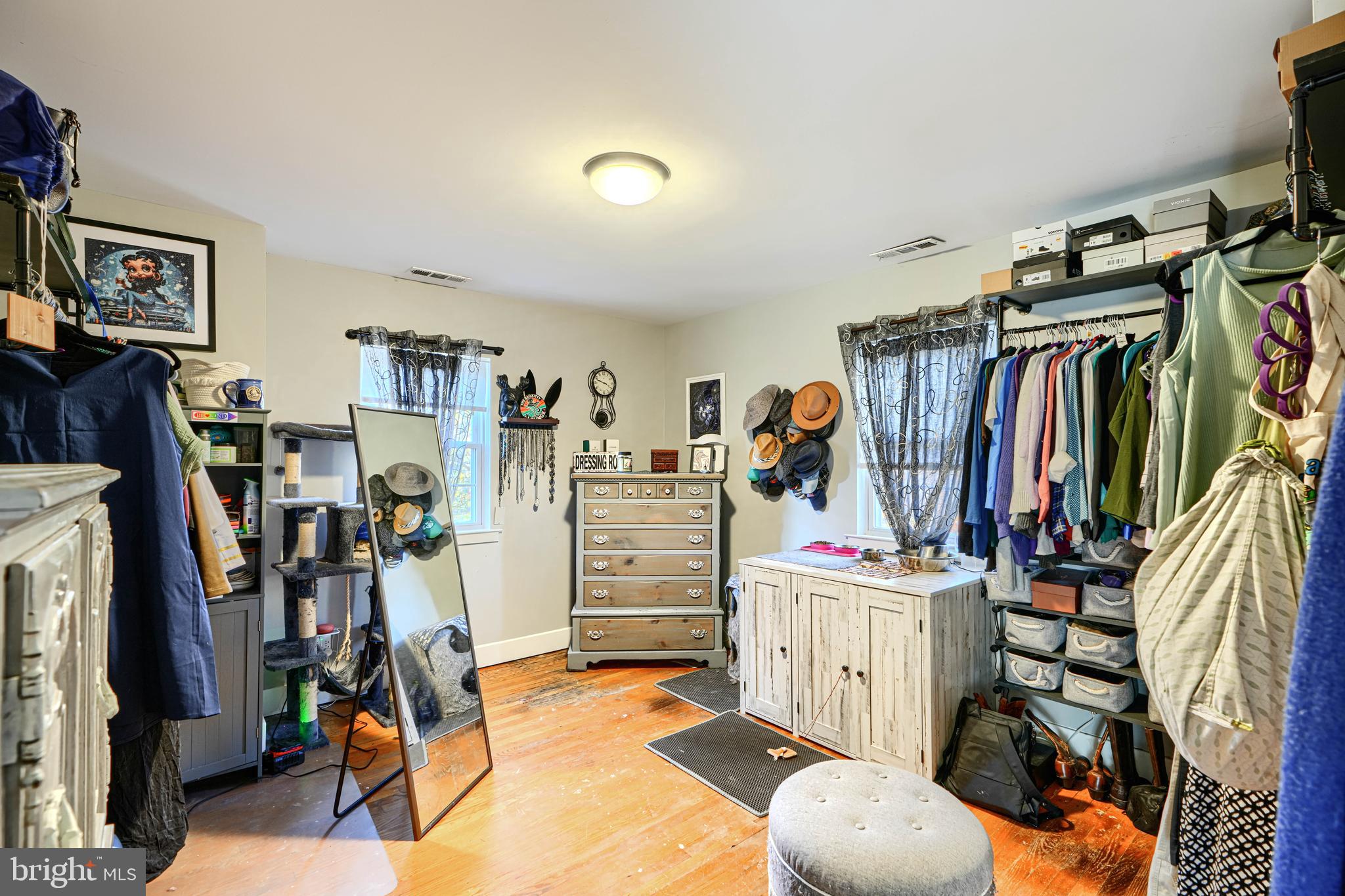 TEN HILLS - Residential