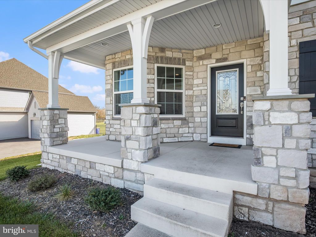 Photo of 514 Darrow Road, YORK, PA 17404 (MLS # PAYK2092794)