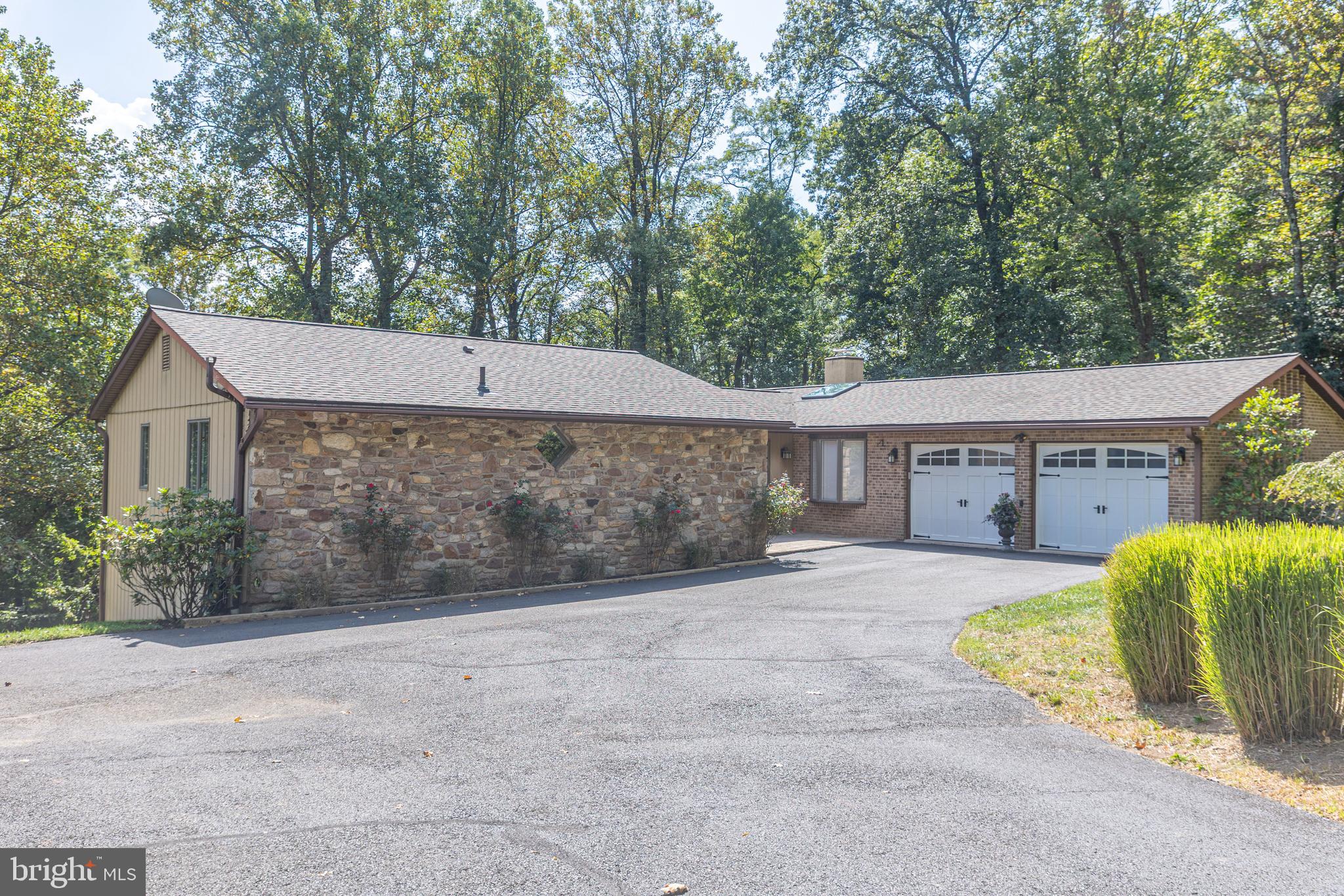 2880 SNAKE HILL ROAD