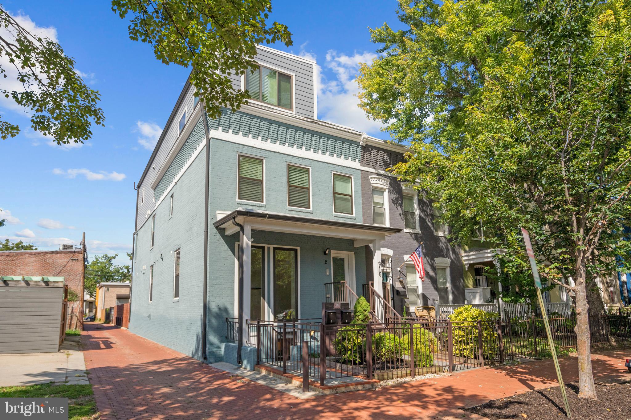 910 9TH STREET NE 1