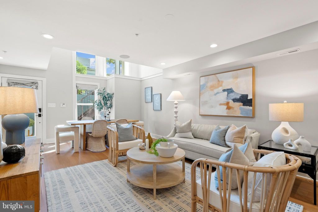 Photo of 910 9th Street NE #1, WASHINGTON, DC 20002 (MLS # DCDC2222898)