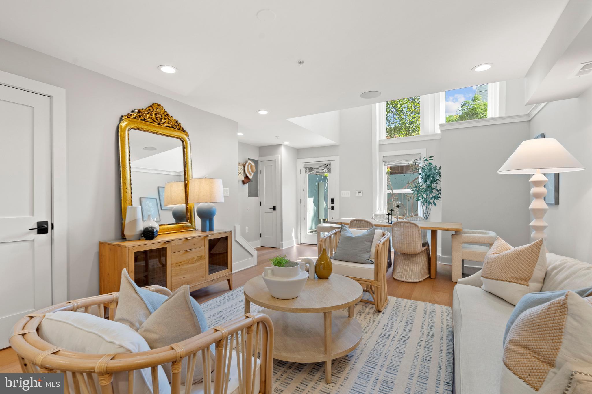 910 9TH STREET NE 1