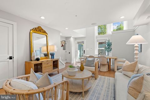 Photo of 910 9th Street NE #1, WASHINGTON, DC 20002 (MLS # DCDC2222898)