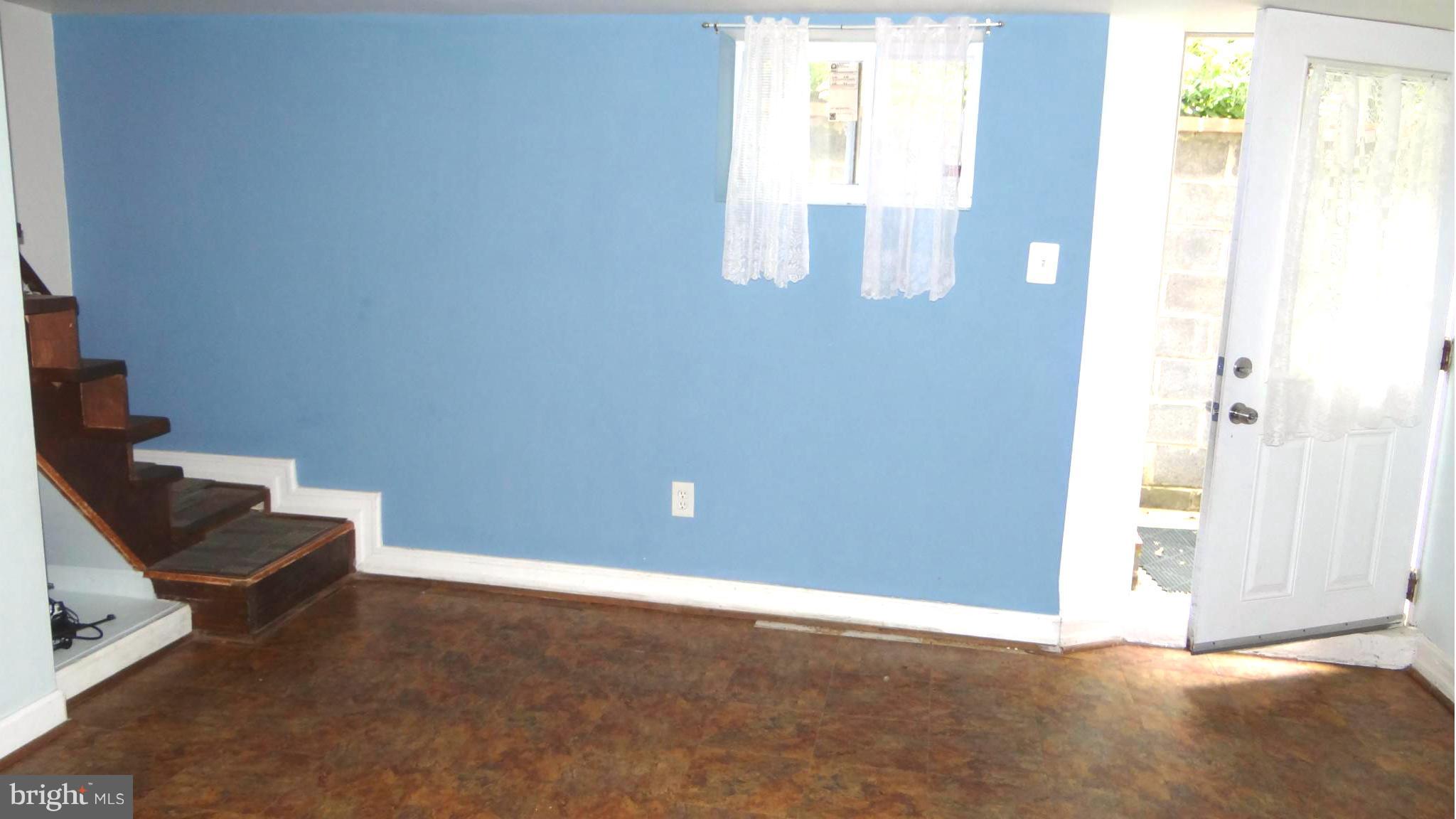 WEST LAWN - Residential