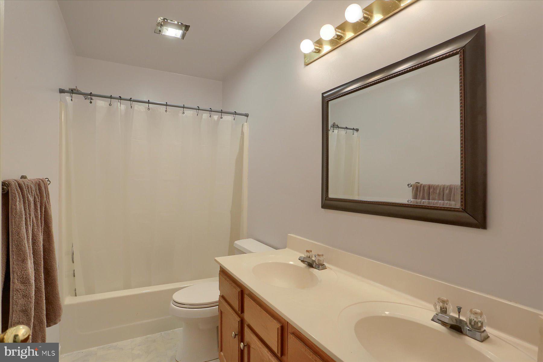 HIDDEN LAKE - Residential