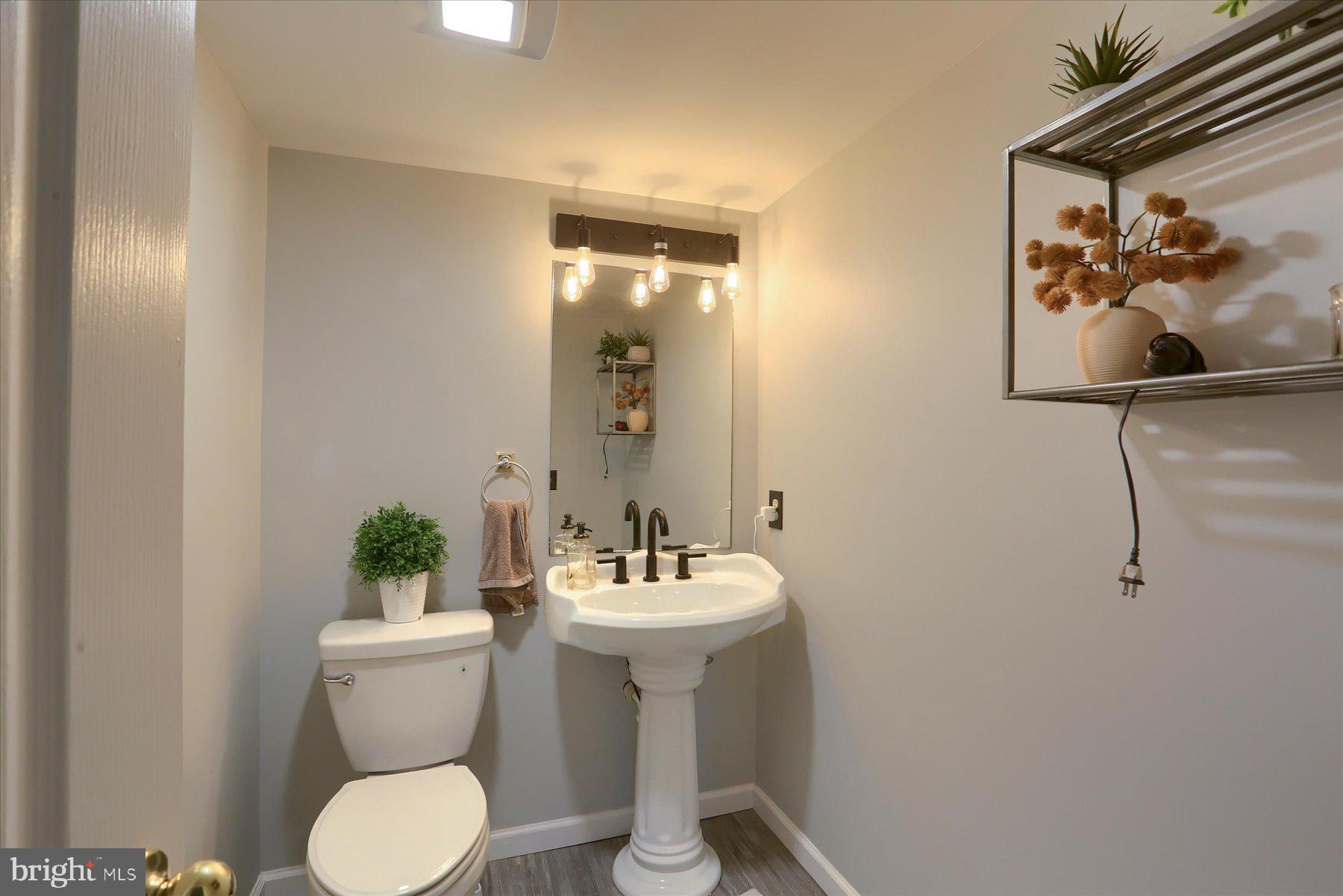 HIDDEN LAKE - Residential