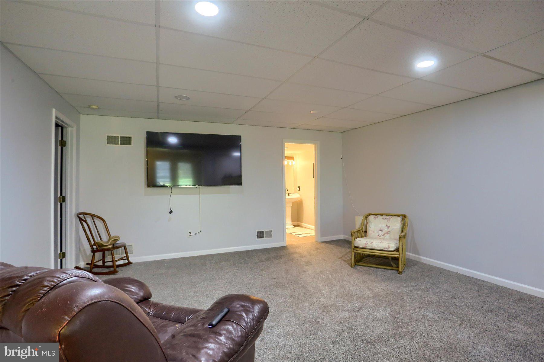 HIDDEN LAKE - Residential