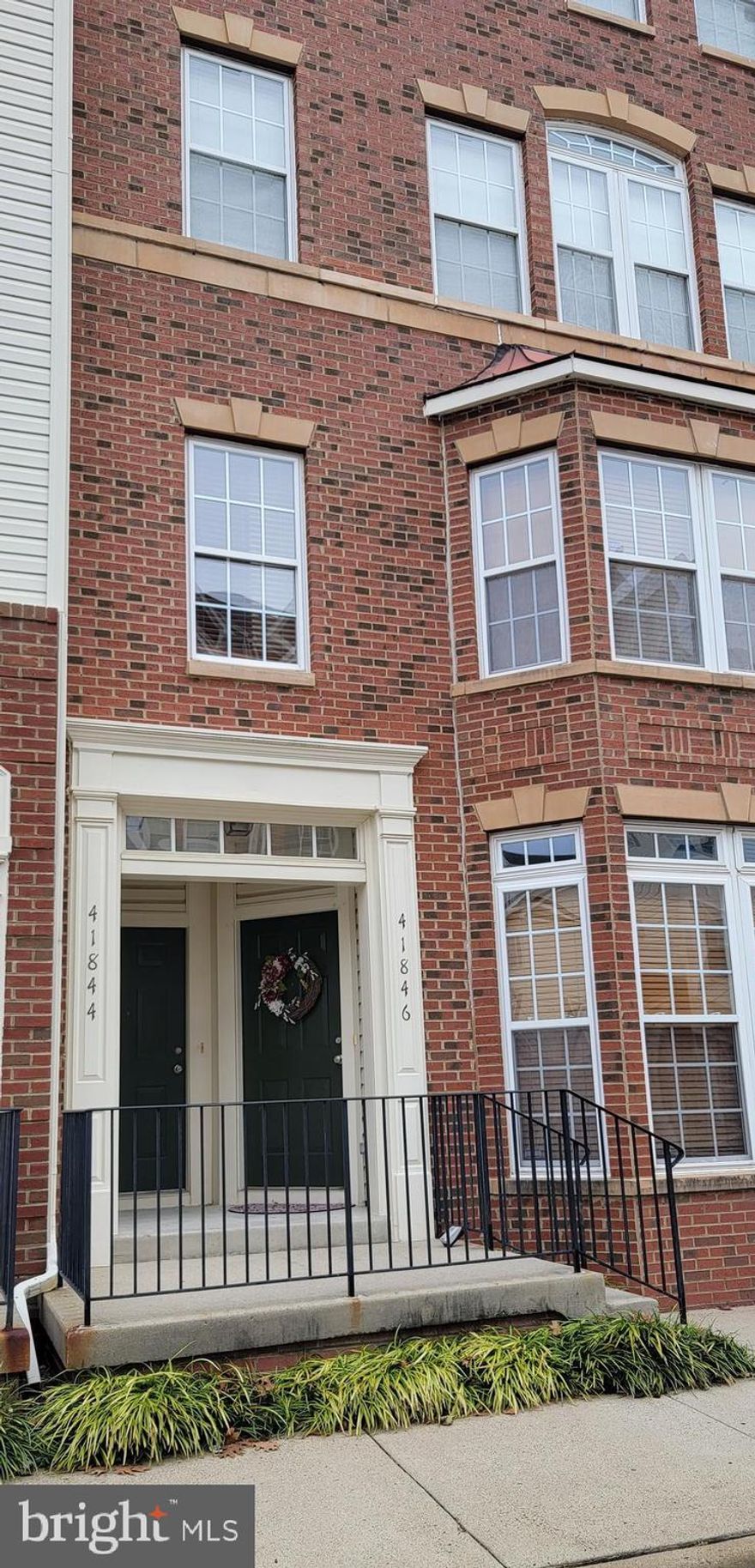 2 level condo with 3 bedrooms, 2.5 baths, and a 1 car garage located on the 1st 2 levels.  Great open floorplan on the main level consists of a great room with gas fireplace, a gourmet kitchen with a refrigerator, stove, dishwasher, and microwave, powder room, and access to the 1 car garage and 1 car driveway space. On the upper level you will find a large owner's suite with walk in closets and an attached bath with dual sinks and a large shower, plus there is a full washer and dryer room with storage. Great location and move in ready!