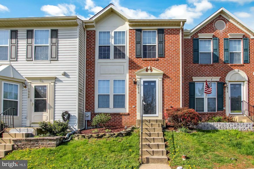 ** Property is Tenant occupied. Property will be open for showings on Sunday May 21st from 11am-1pm**

Bright & spacious 3 BR townhouse! Extra large kitchen with breakfast room, island and walk out  to deck and yard space. Lower level hosts large open living space, full bath and laundry room with lots of space for storage! Upper level with 3 BR's and large full bath. 
ONLINE APPLICATION ONLY. Please email listing agent for application. 
Application fee of $50 per adult.