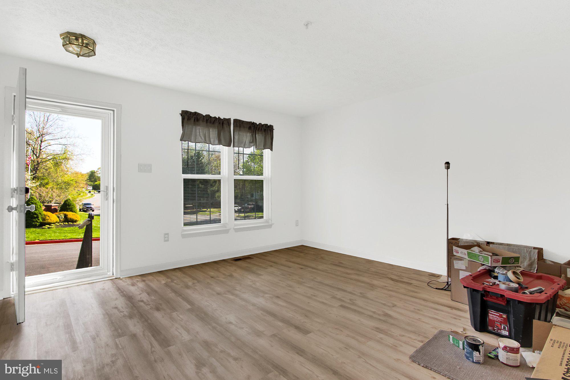 BRIGHT OAKS - Residential Lease