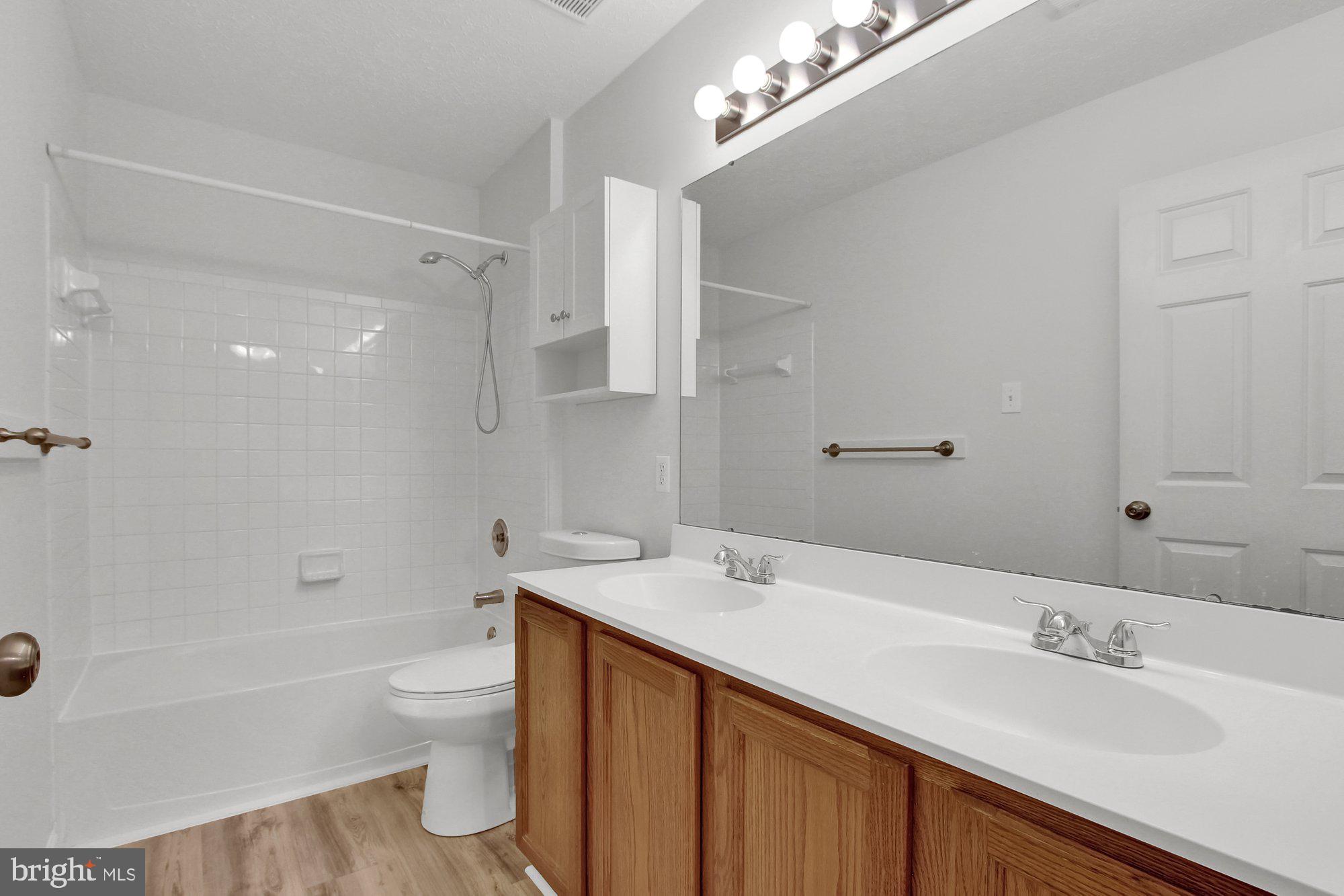 BRIGHT OAKS - Residential Lease