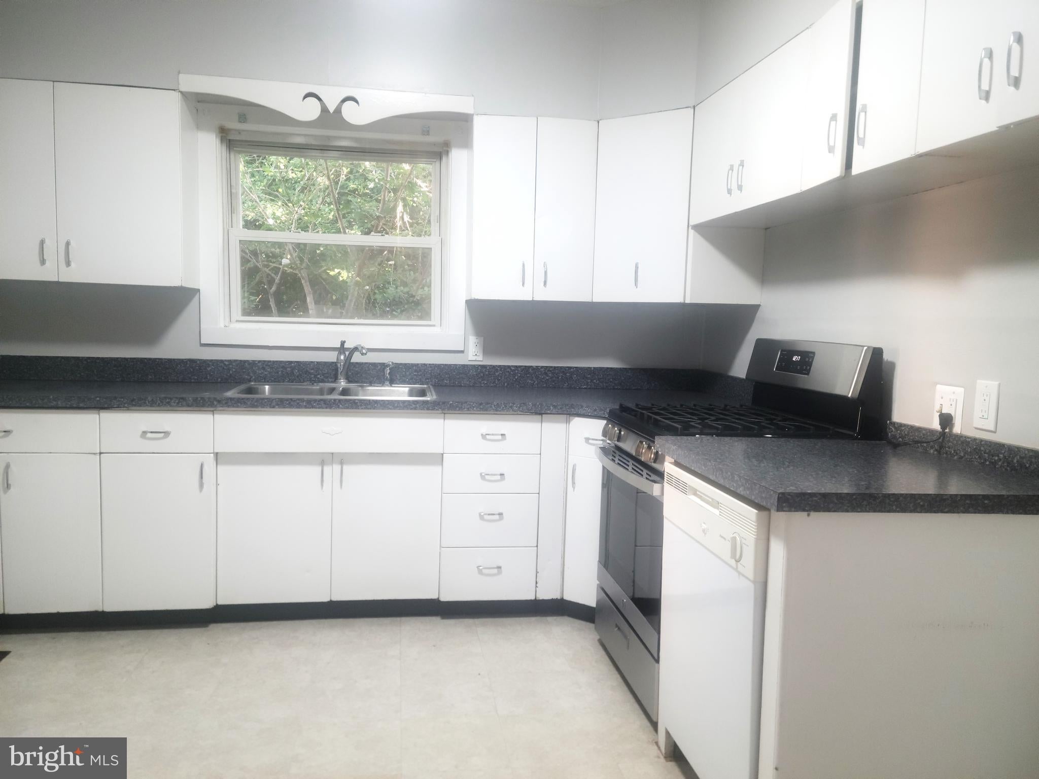 41 MODEL AVENUE