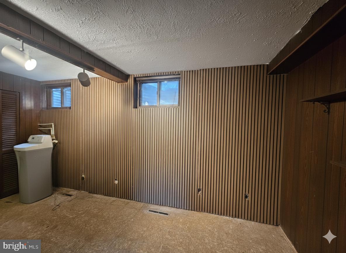 FLYING HILLS - Residential