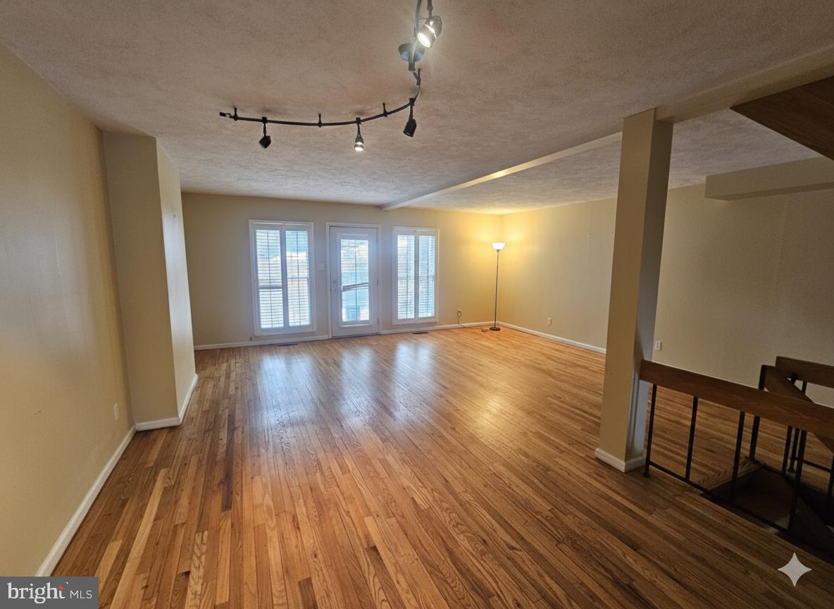 FLYING HILLS - Residential