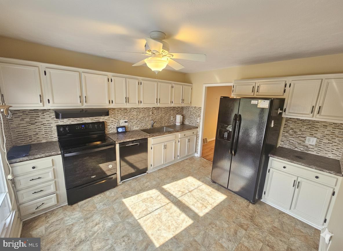 FLYING HILLS - Residential