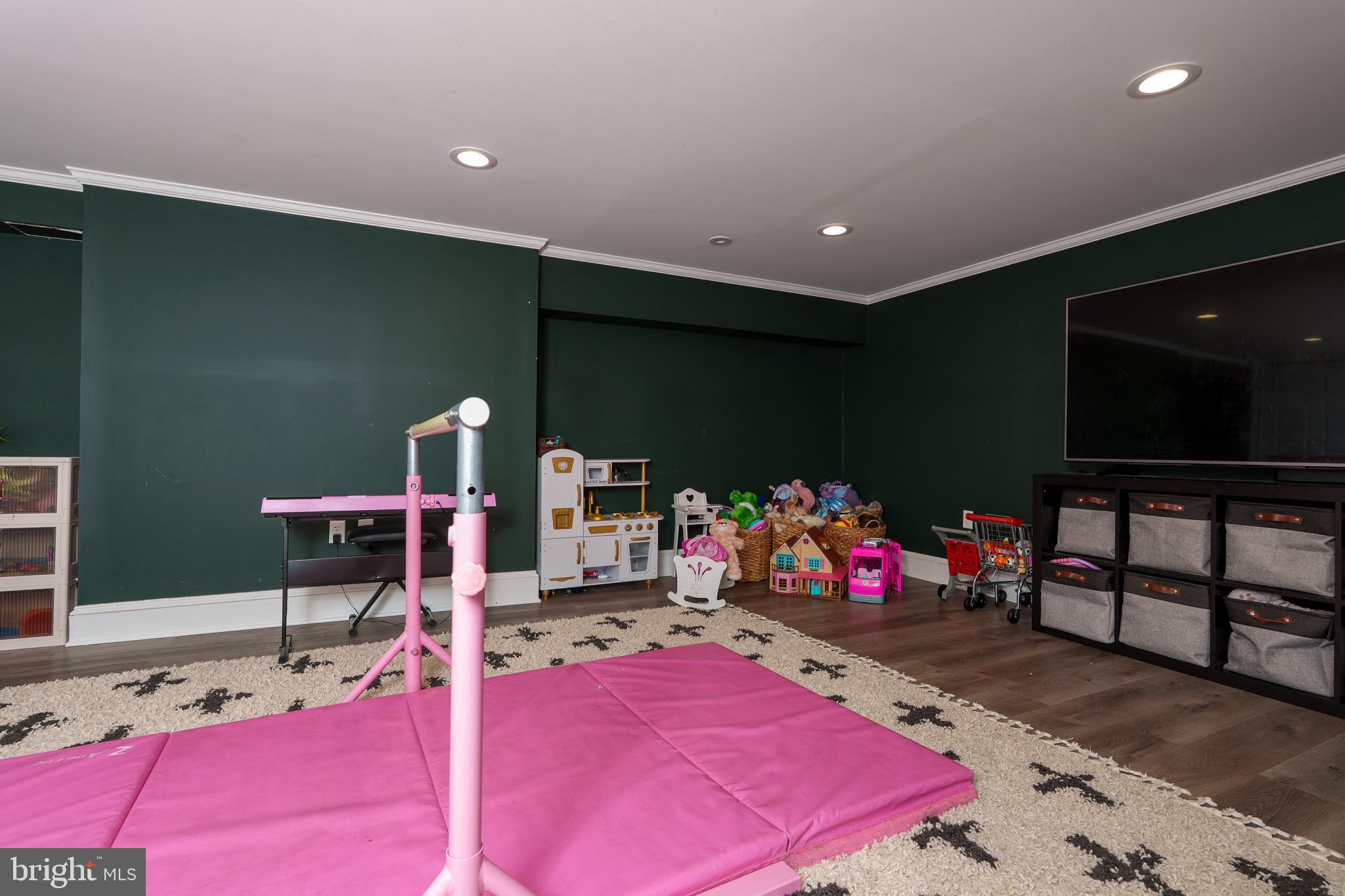 KIRKLAND MANOR - Residential