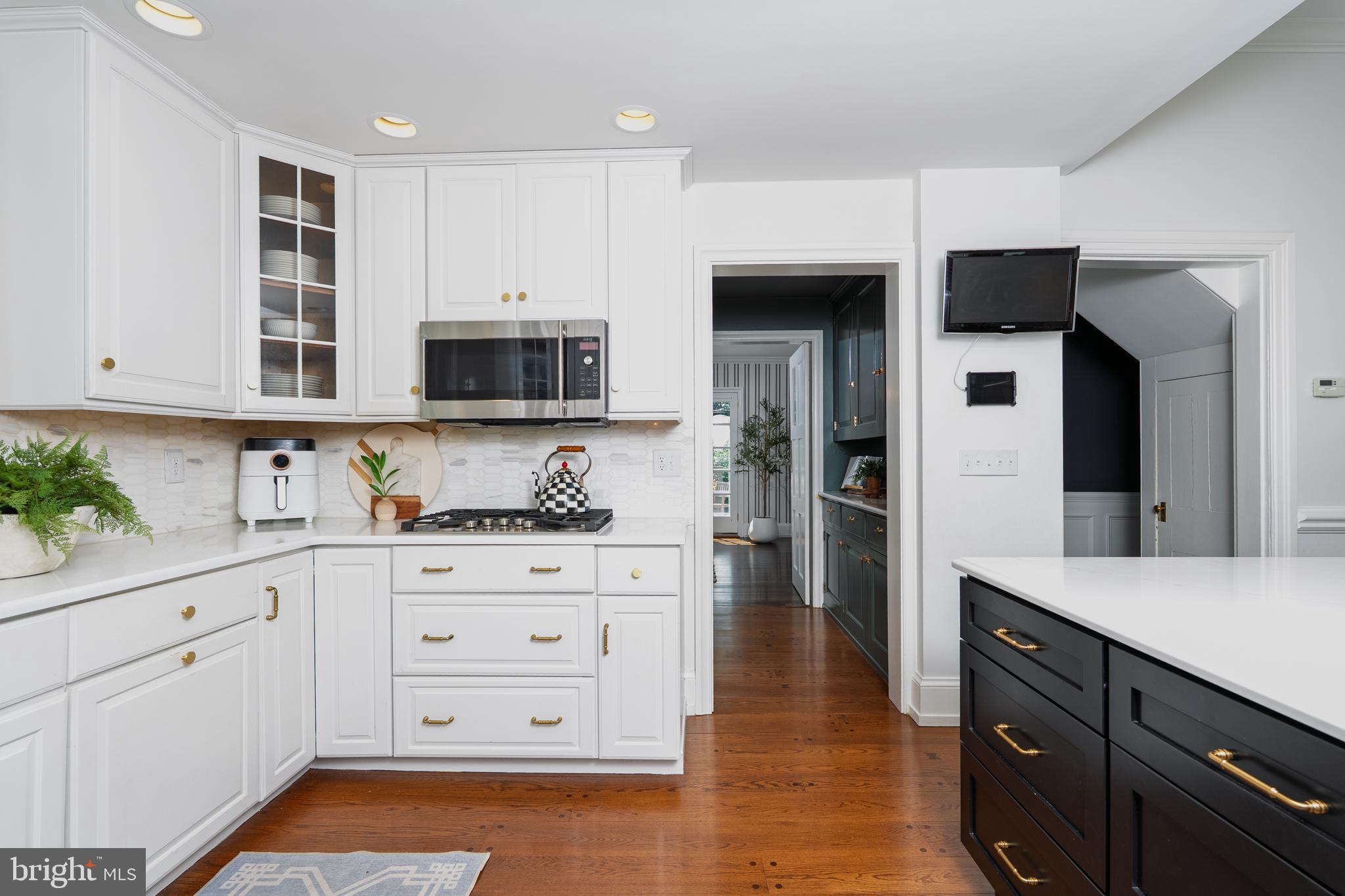 KIRKLAND MANOR - Residential