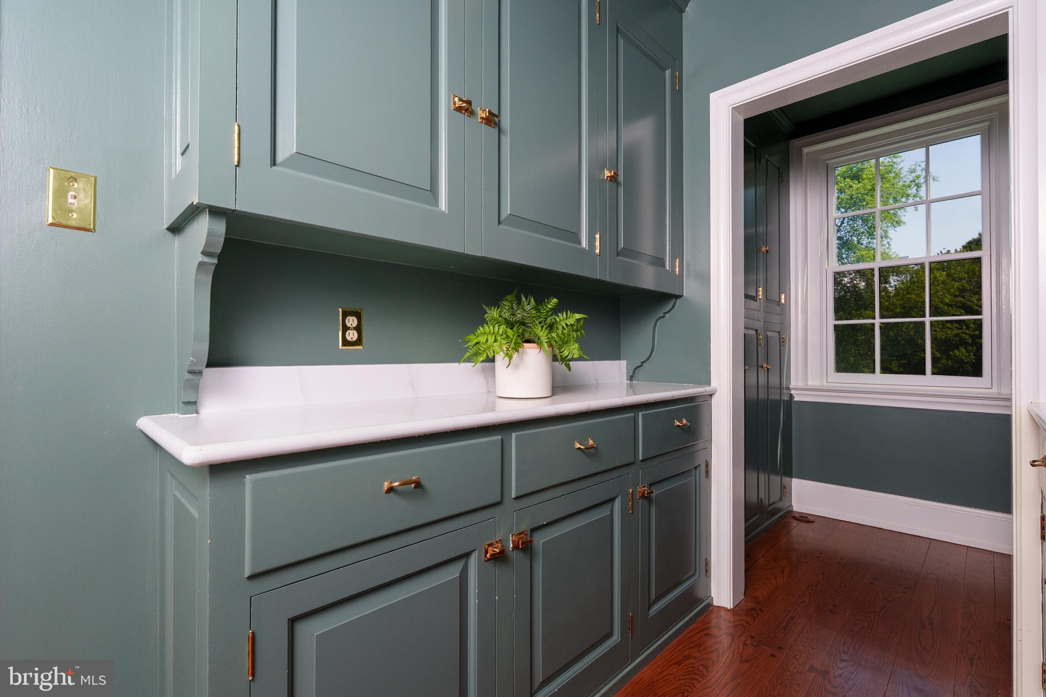 KIRKLAND MANOR - Residential