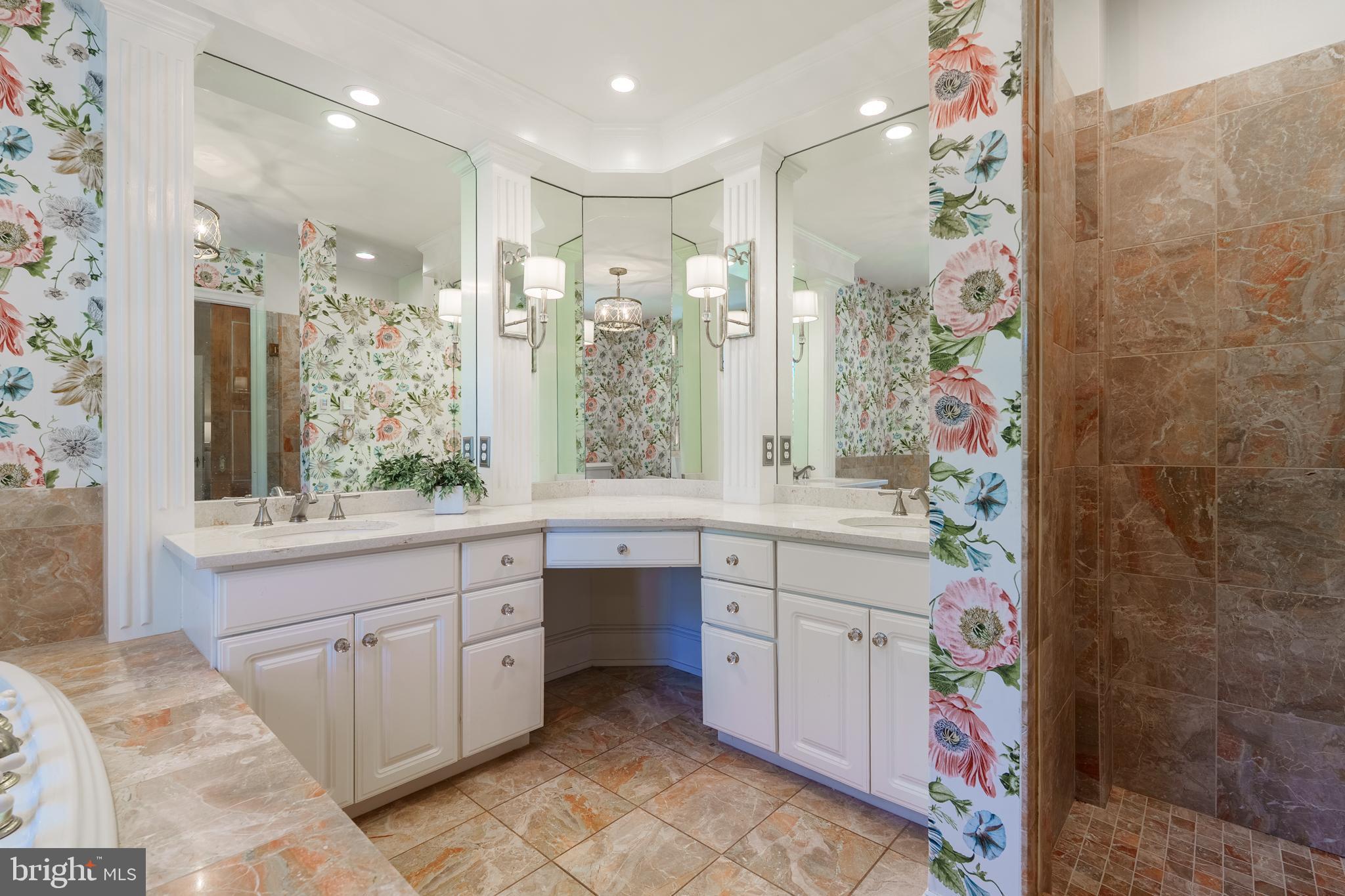 KIRKLAND MANOR - Residential