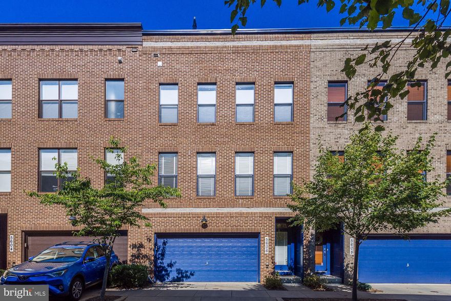 Come home to this stunning 4 bedroom 3.5 bathroom townhouse in Hyattsville! This brightand spacious unit includes a gourmet kitchen, gorgeous rooftop terrace, garage parking, andupgrades throughout. The community has great amenities including a fitness center, art gallery,community pool, and more! Located just two miles (one metro stop) from DC.