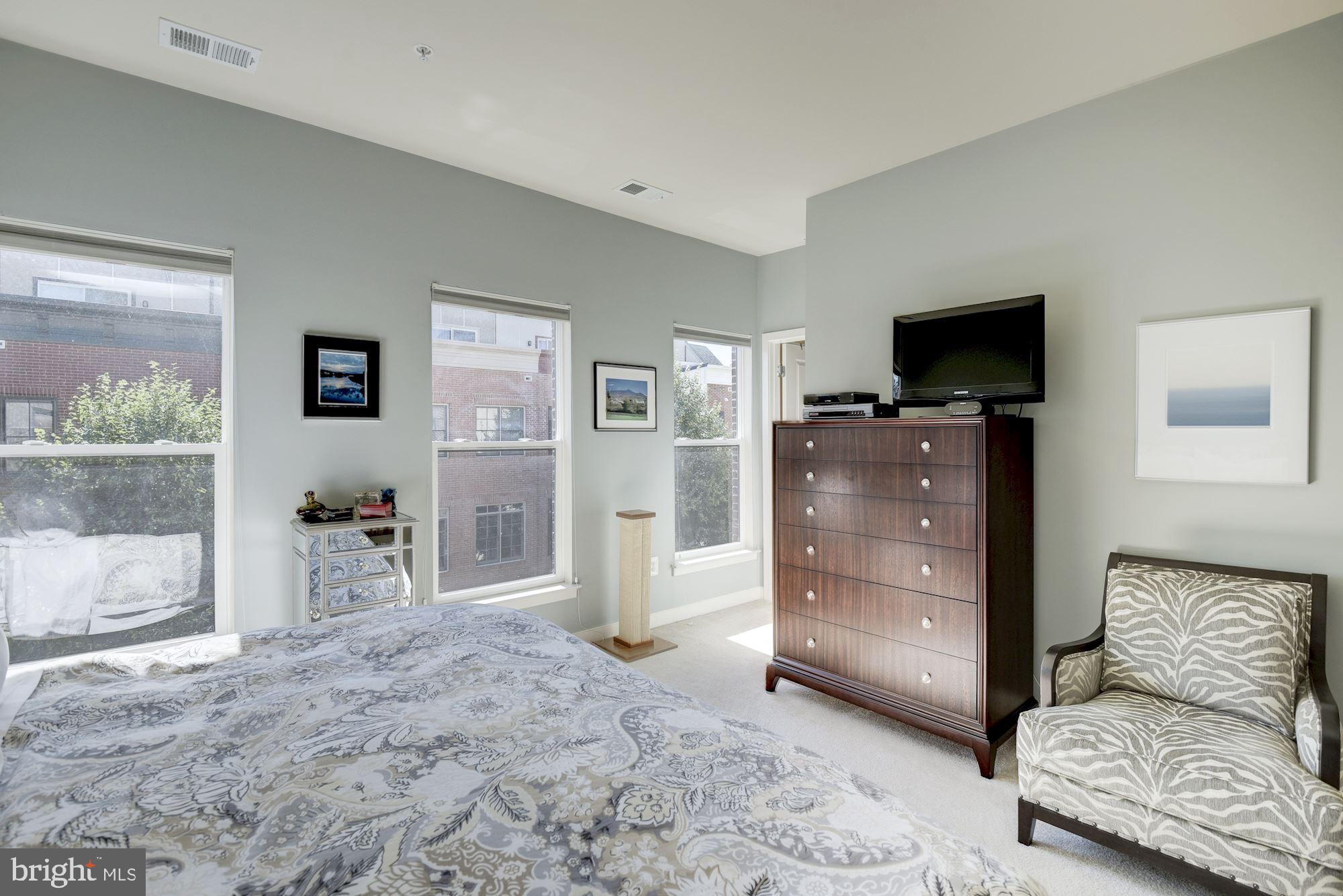 HYATTSVILLE - Residential