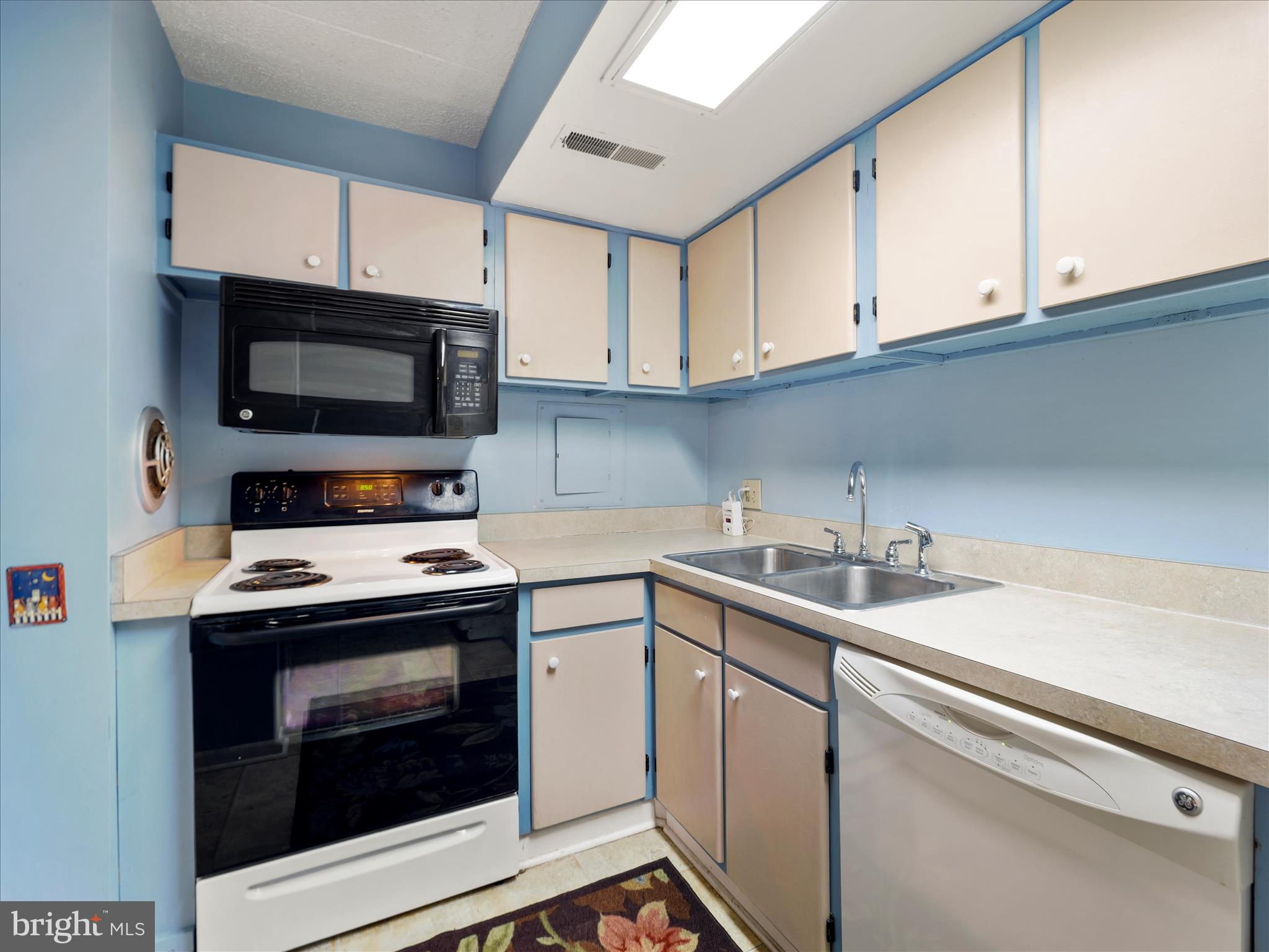 EDGEWOOD CONDOMMINIUMS - Residential