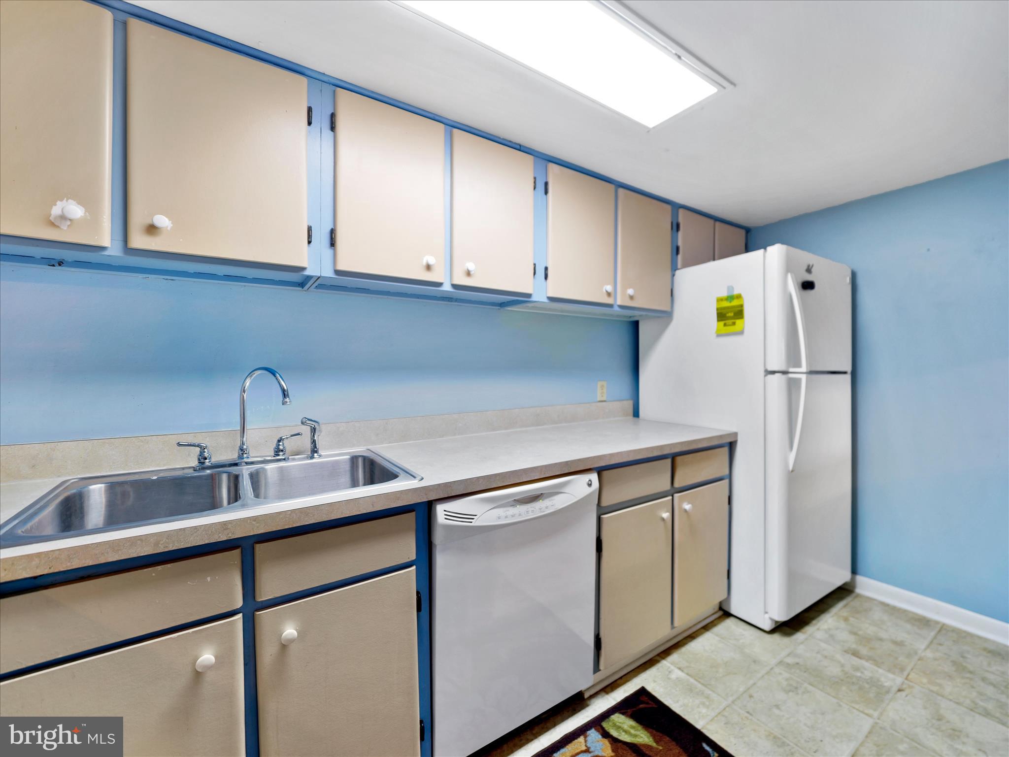 EDGEWOOD CONDOMMINIUMS - Residential