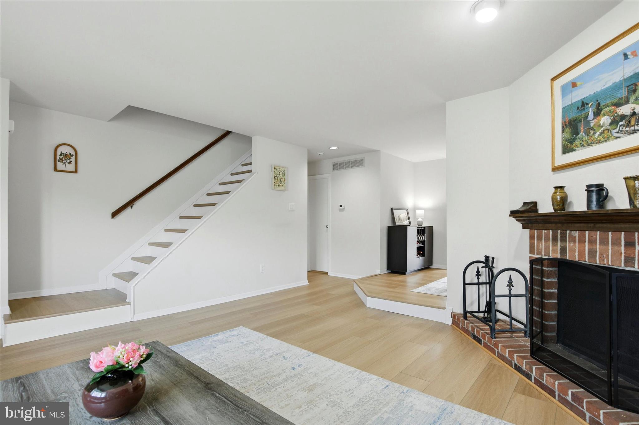 3923 GATEHOUSE LANE