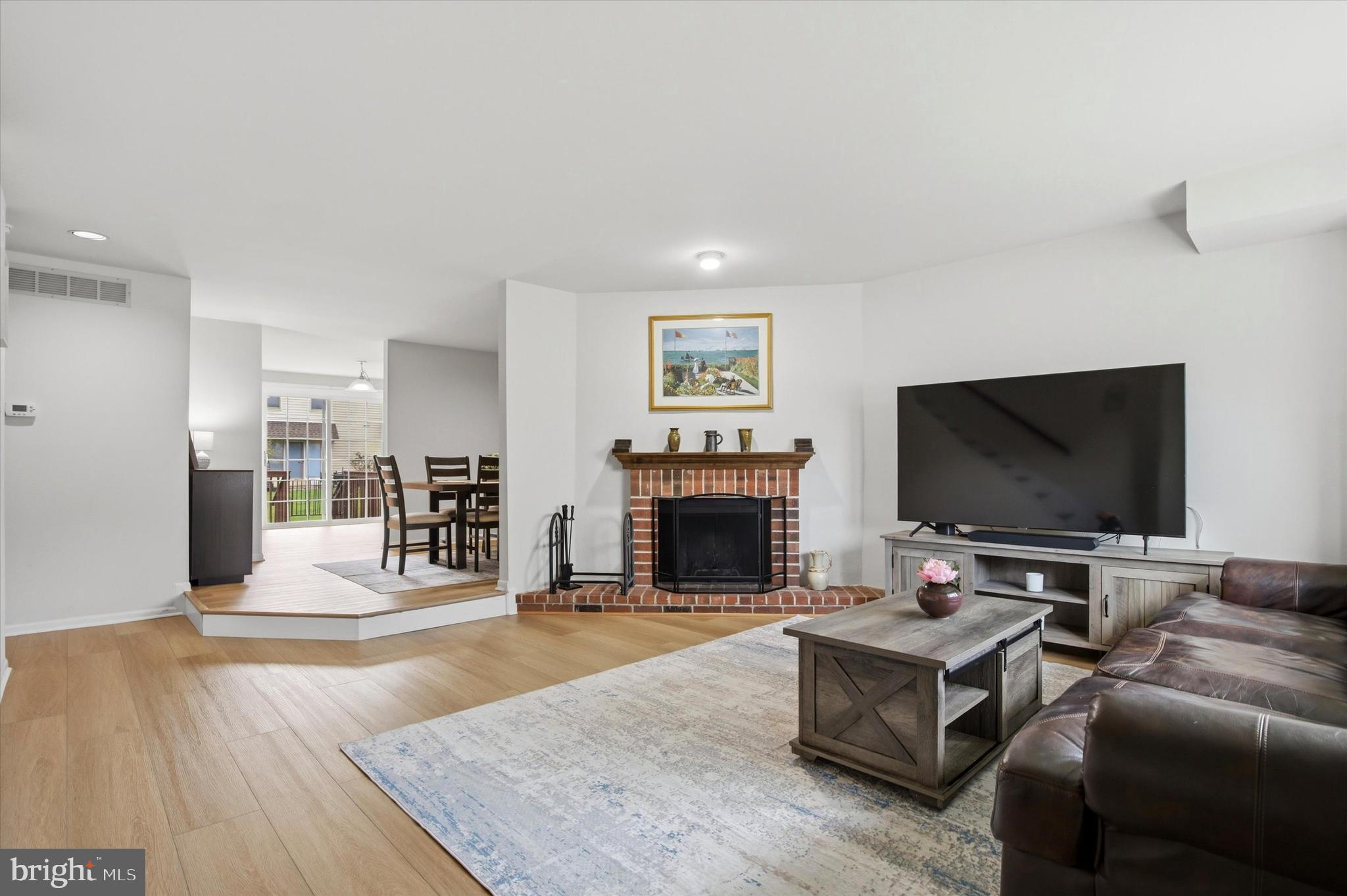 3923 GATEHOUSE LANE